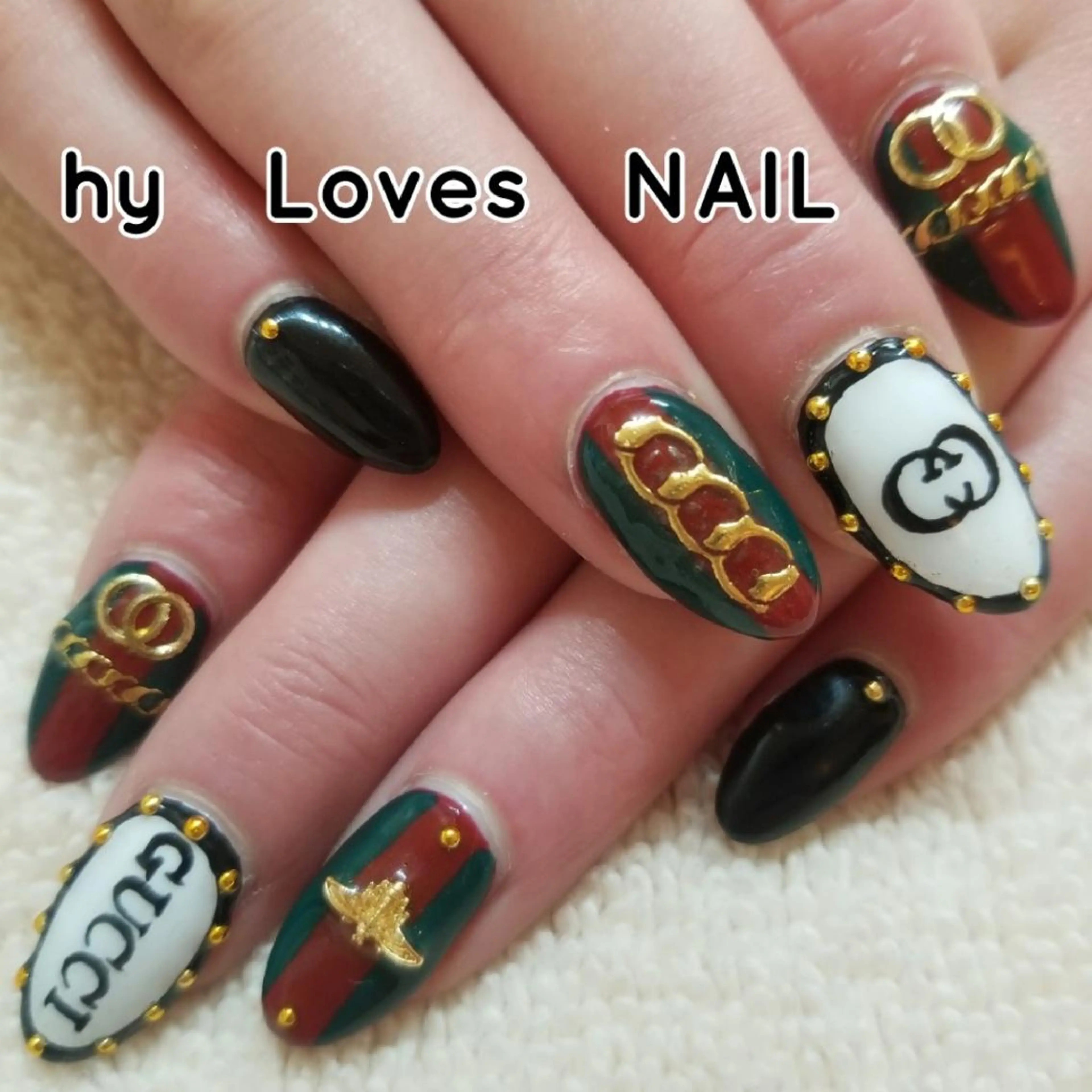 ネイル グリーン 赤色 ハンドネイル よしだ ひろきのネイルデザイン