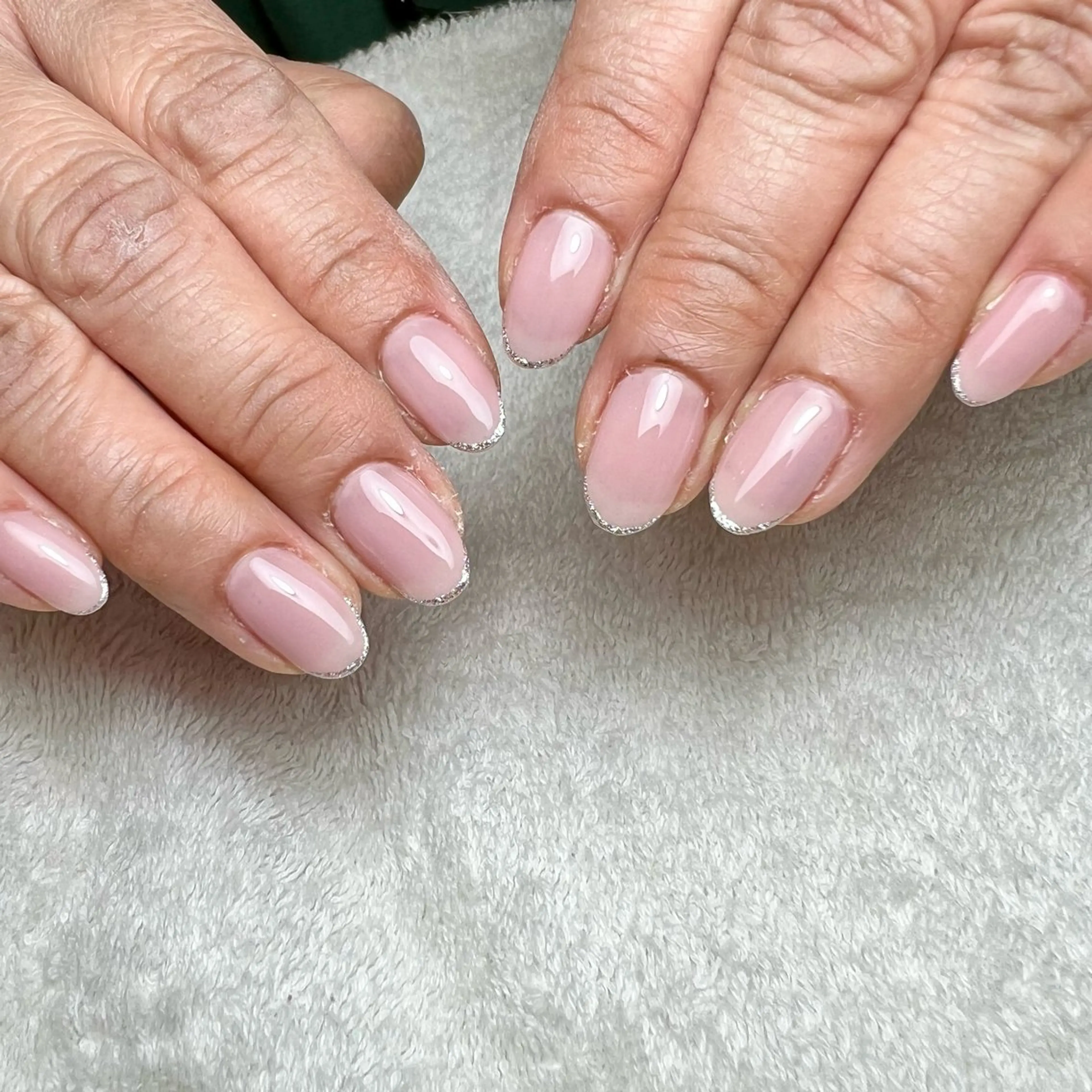 ネイル フレンチネイル ラメ(グリッター) シンプルネイル ハンドネイル COCO+所属・COCO +のエステ・リラクイメージ