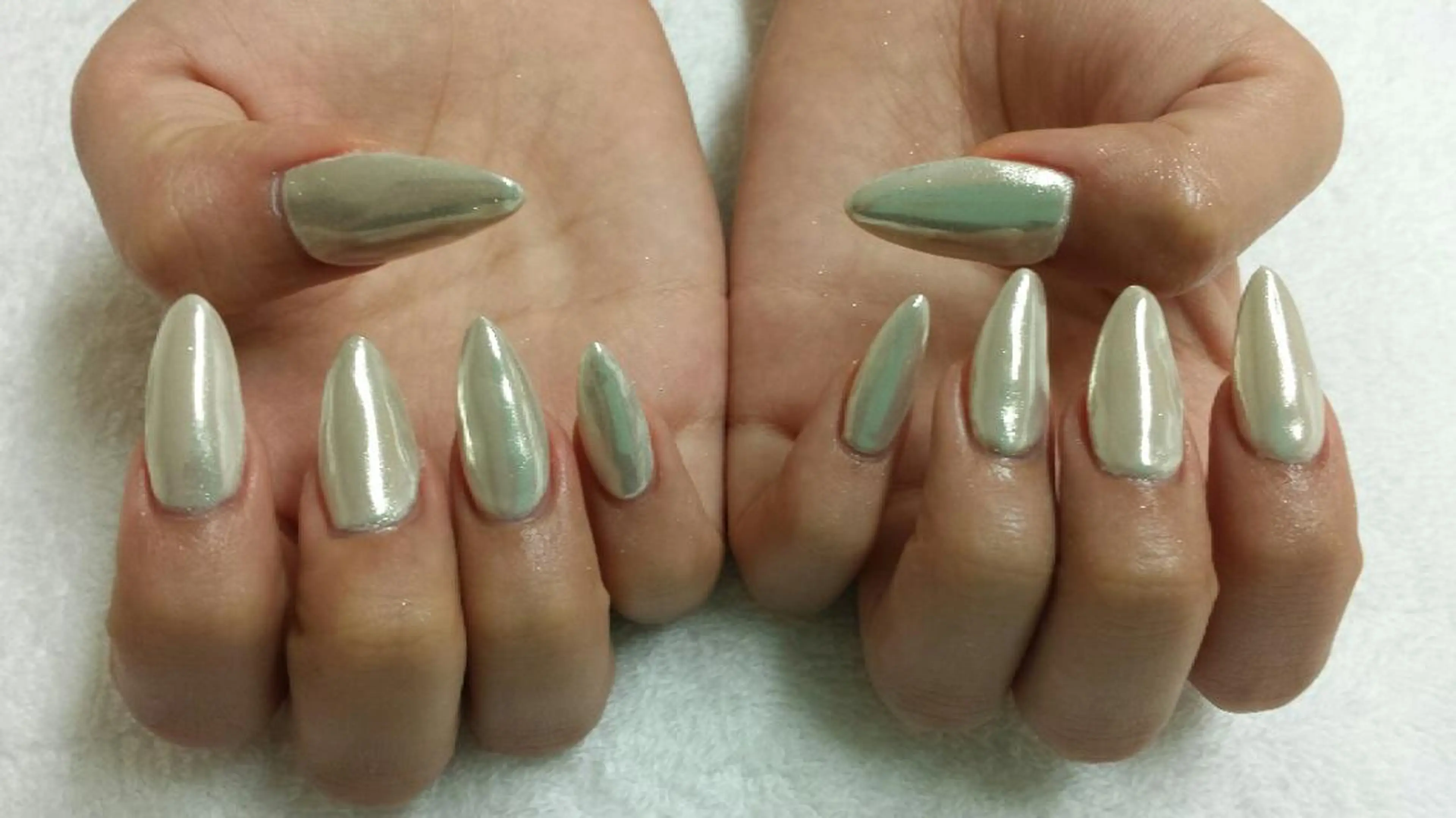 ネイル ミラーネイル 河野ちえ (雑誌掲載サロン)のネイルデザイン