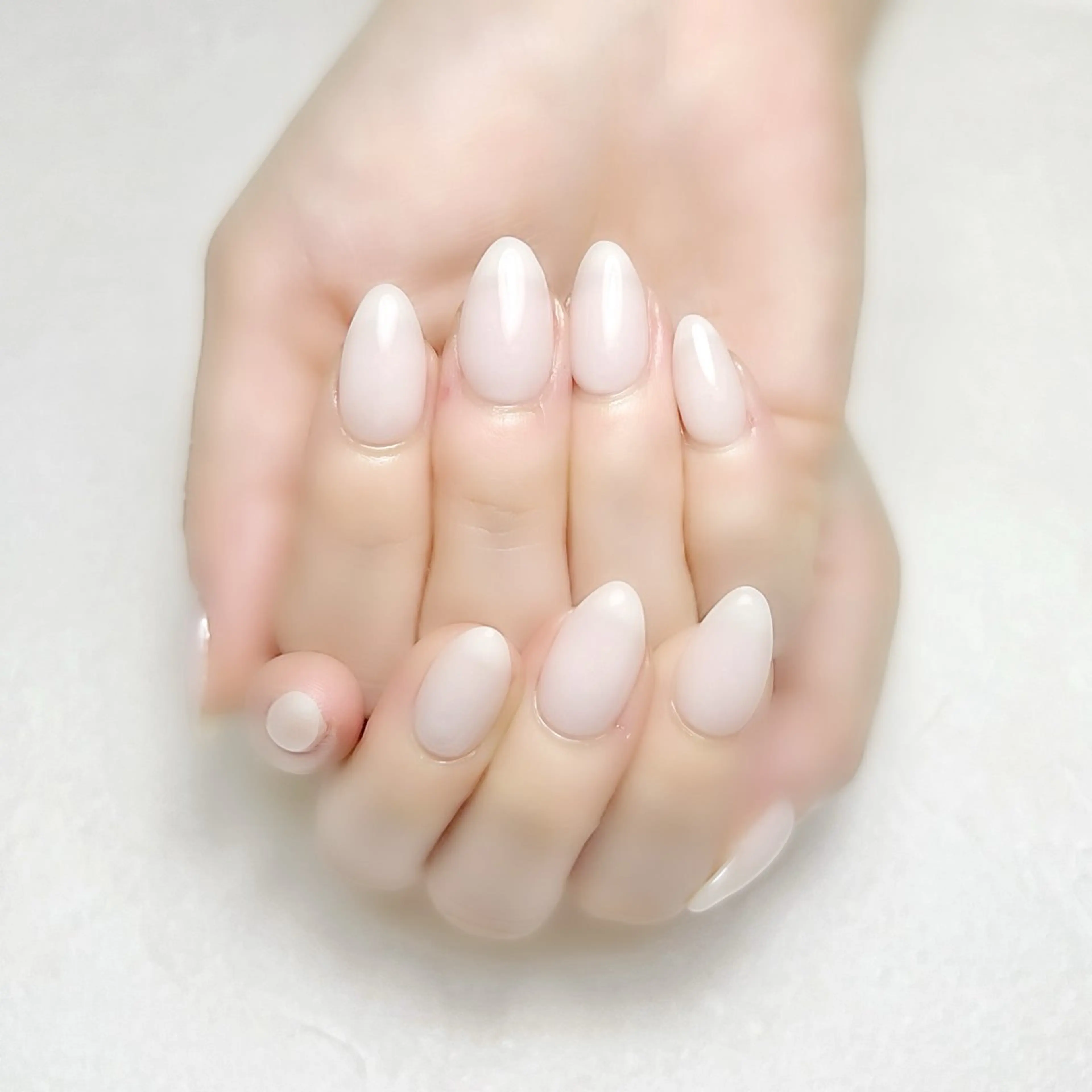 ネイル オフィスネイル ワンカラーネイル 夏ネイル ホワイト rouse nail RISATOのネイルデザイン