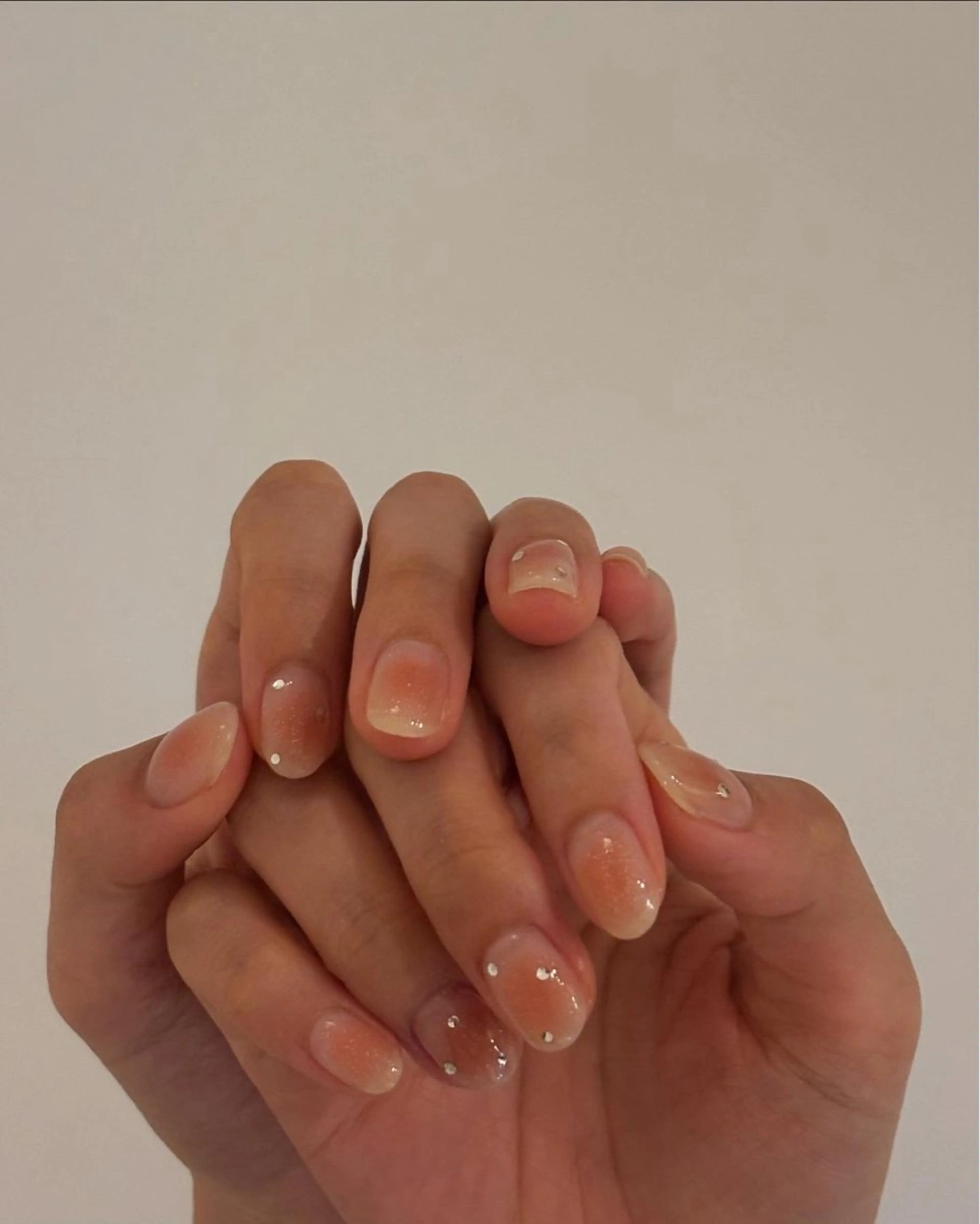 ネイル チークネイル ラメ(グリッター) ハンドネイル Elio所属・Elio 国泰寺のネイルデザイン