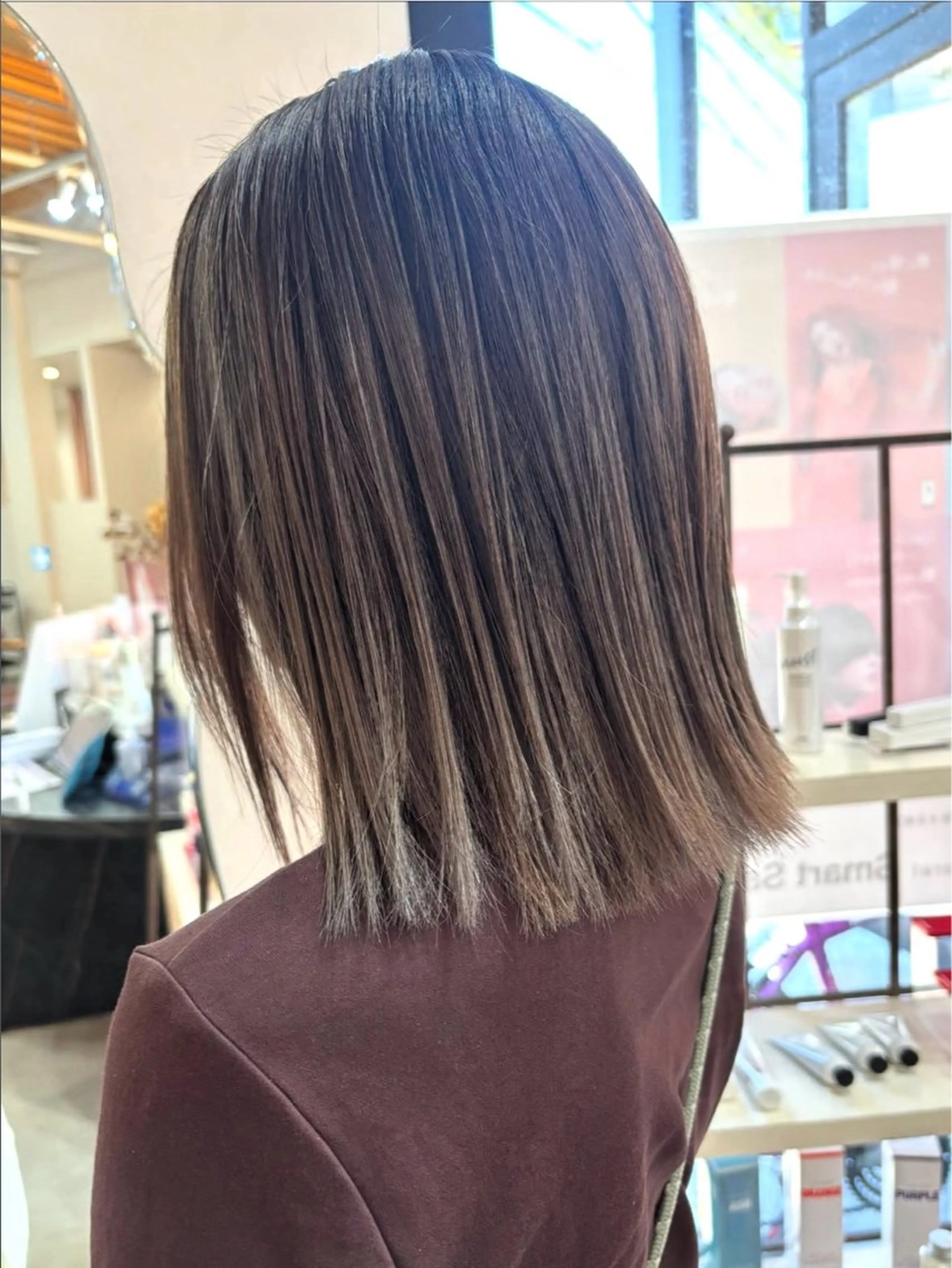 ミディアム カット ヘアカラー トリートメント Chihiro .のヘアスタイル