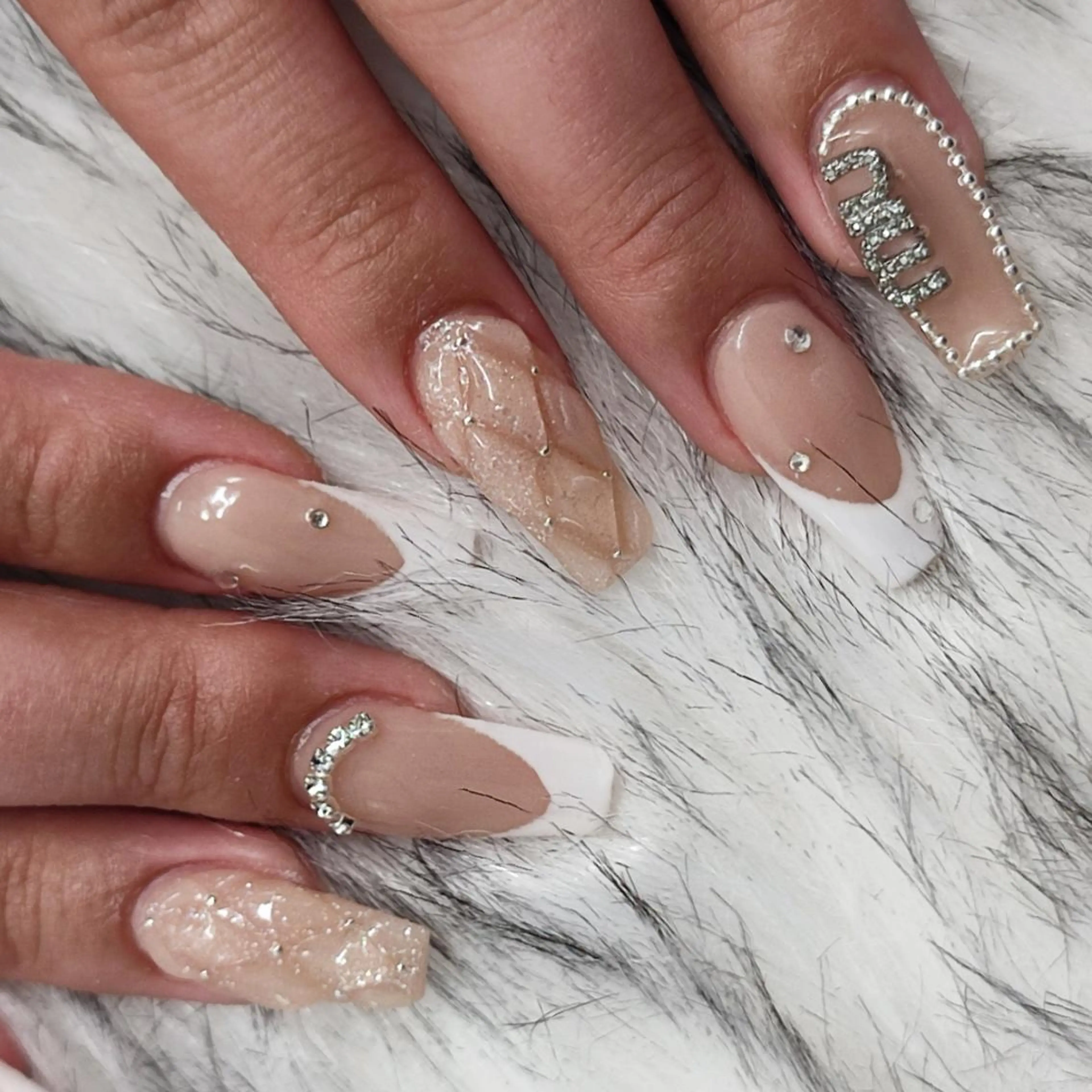 ネイル ハンドネイル RUNWAY 　　の眉毛・アイブロウイメージ