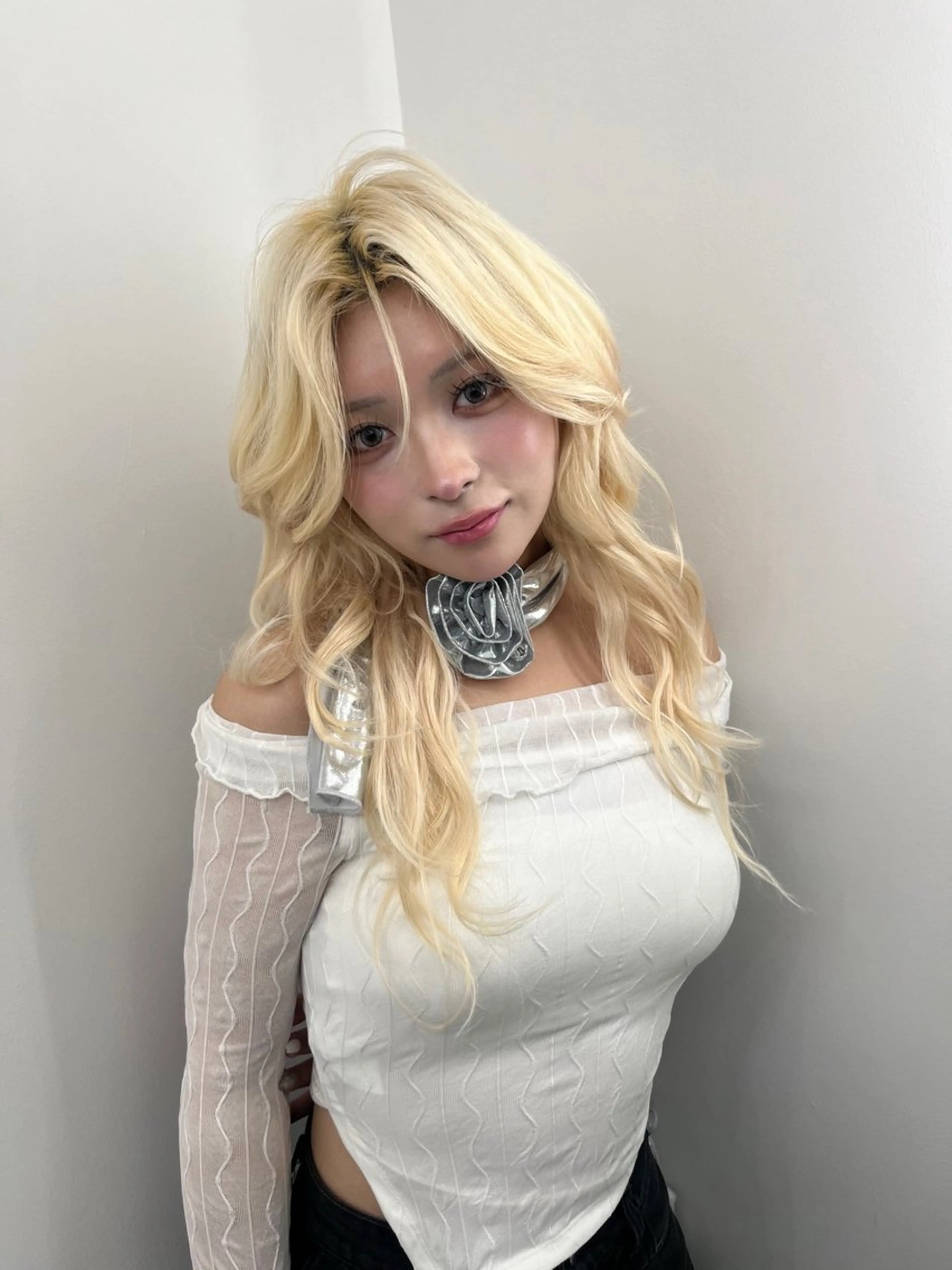 カラー アッシュ ベージュカラー 黒髪 ブリーチ ブルーカラー 透明感カラー✨🩵 韓国ヘアkanatoのヘアスタイル