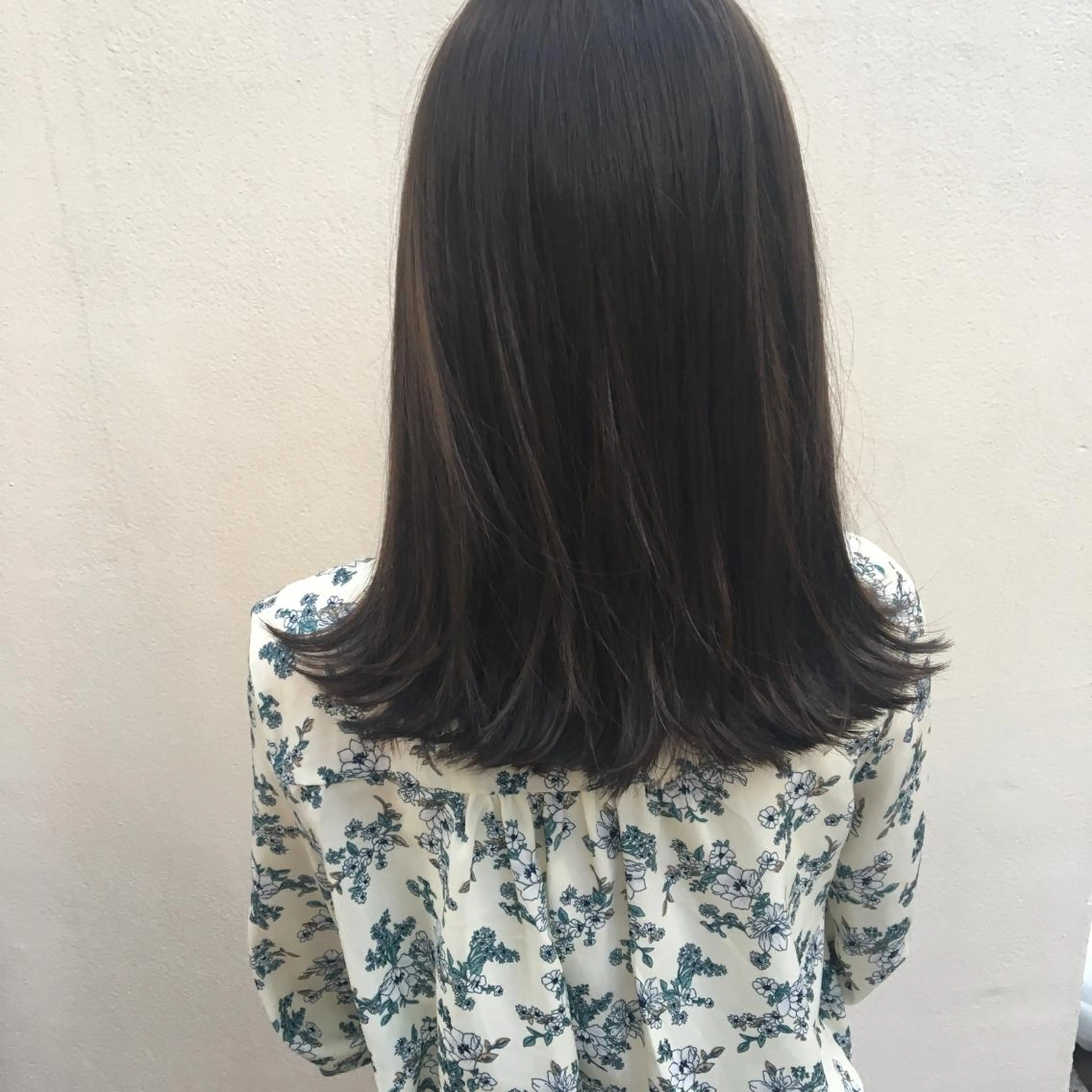 セミロング カラー THE DAY所属・AKI HASHIMOTOのヘアスタイル