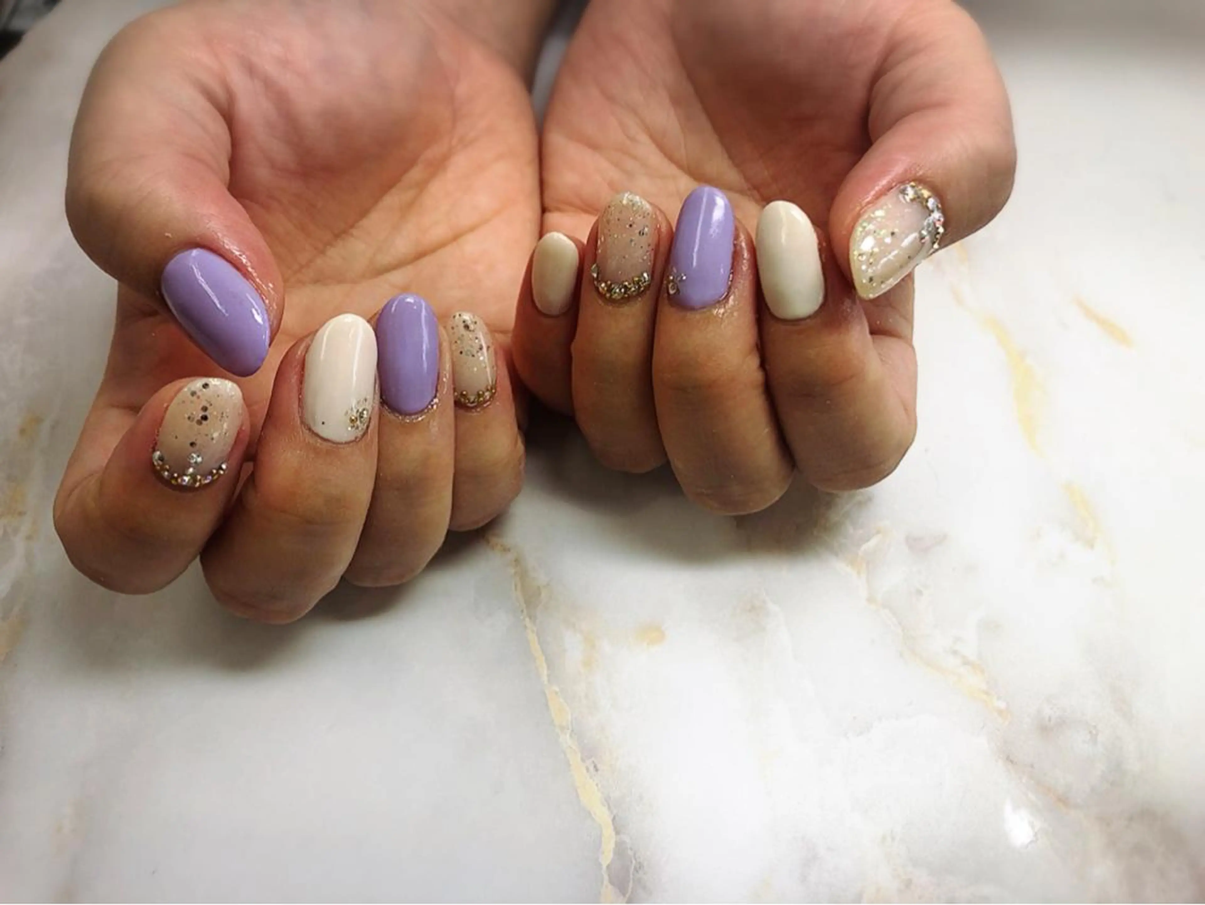 ネイル キラキラネイル 市川 麻衣子のネイルデザイン