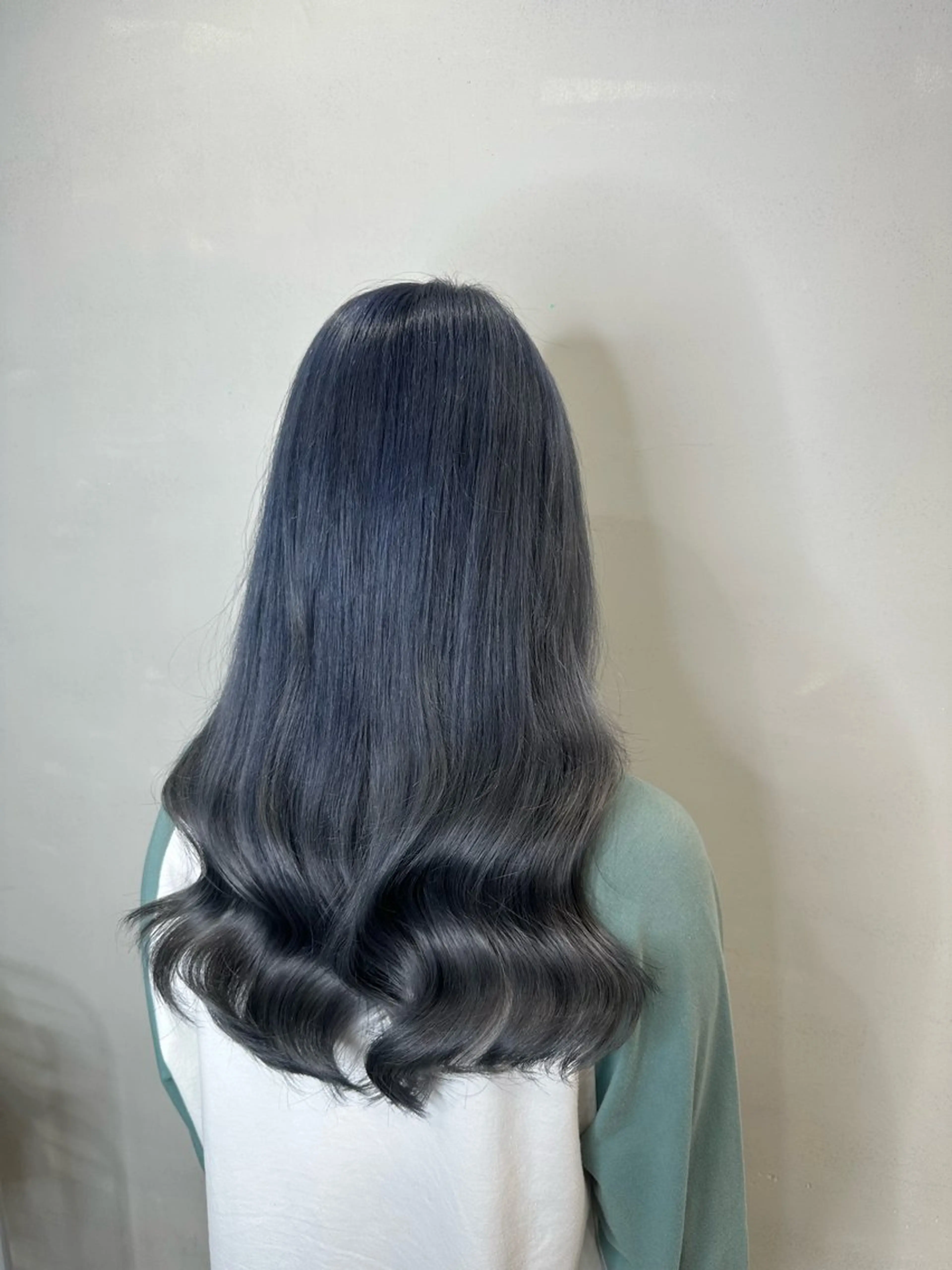 ロング カラー ブルーカラー シルバー ヘアカラー トリートメント 【Lapis 渋谷本店】りかのヘアスタイル