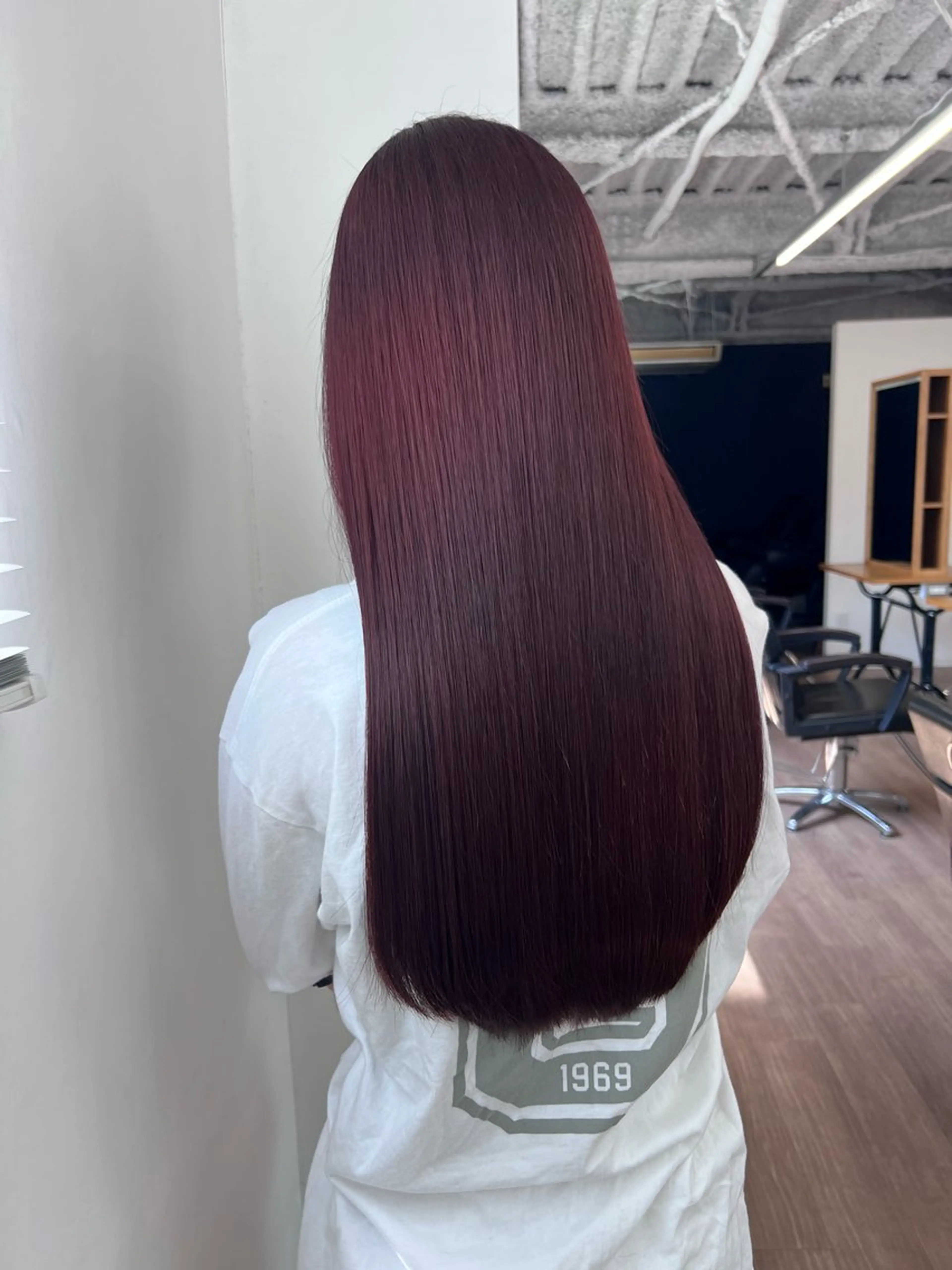 ロング カラー ブリーチ カット ヘアカラー トリートメント 武田涼レイヤーカット 髪質改善×縮毛矯正のヘアスタイル