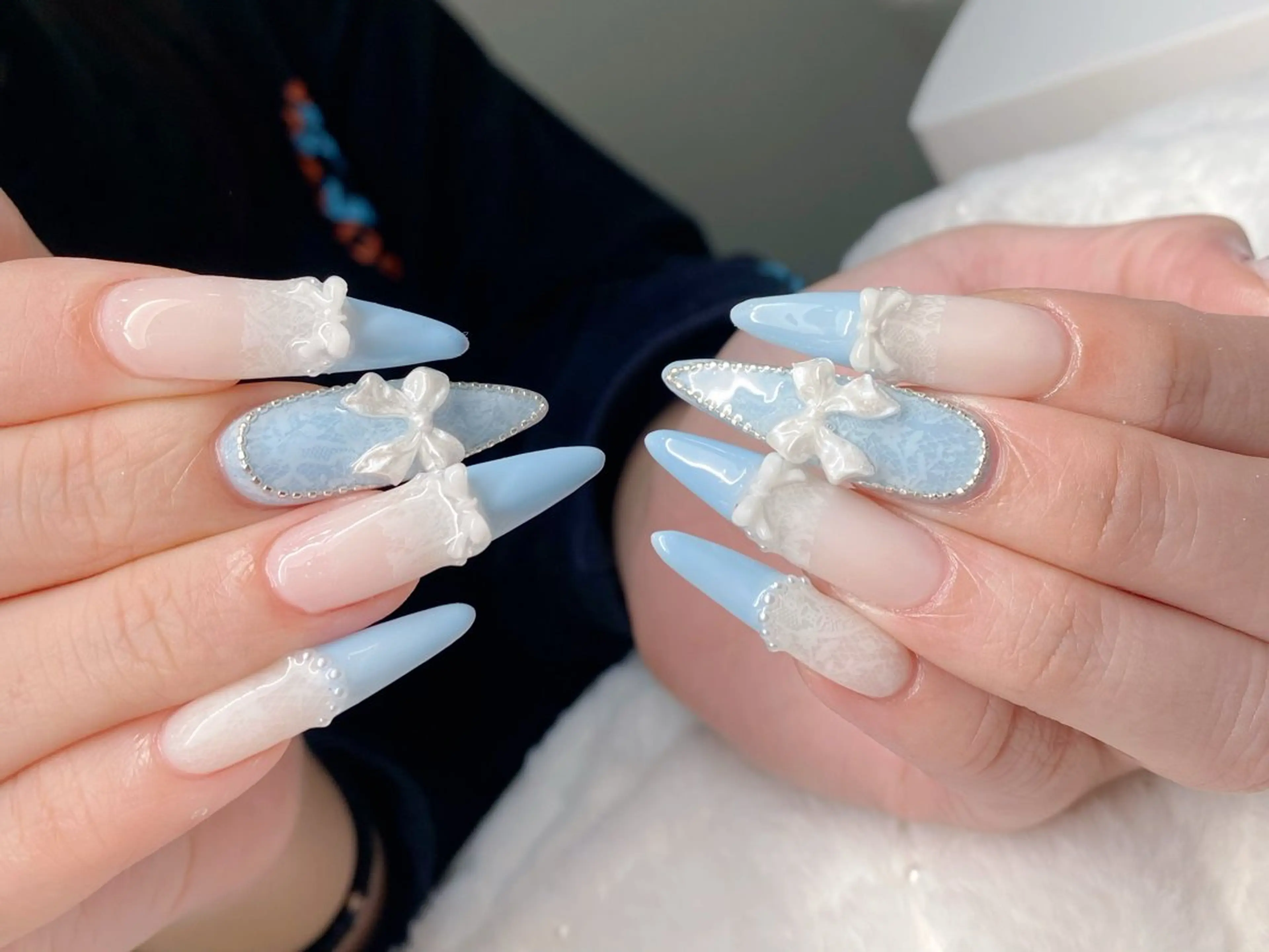 ネイル オーロラネイル ブルー チークネイル 長さ出し フットネイル ハンドネイル Momo チップ長さ出し専門店のネイルデザイン
