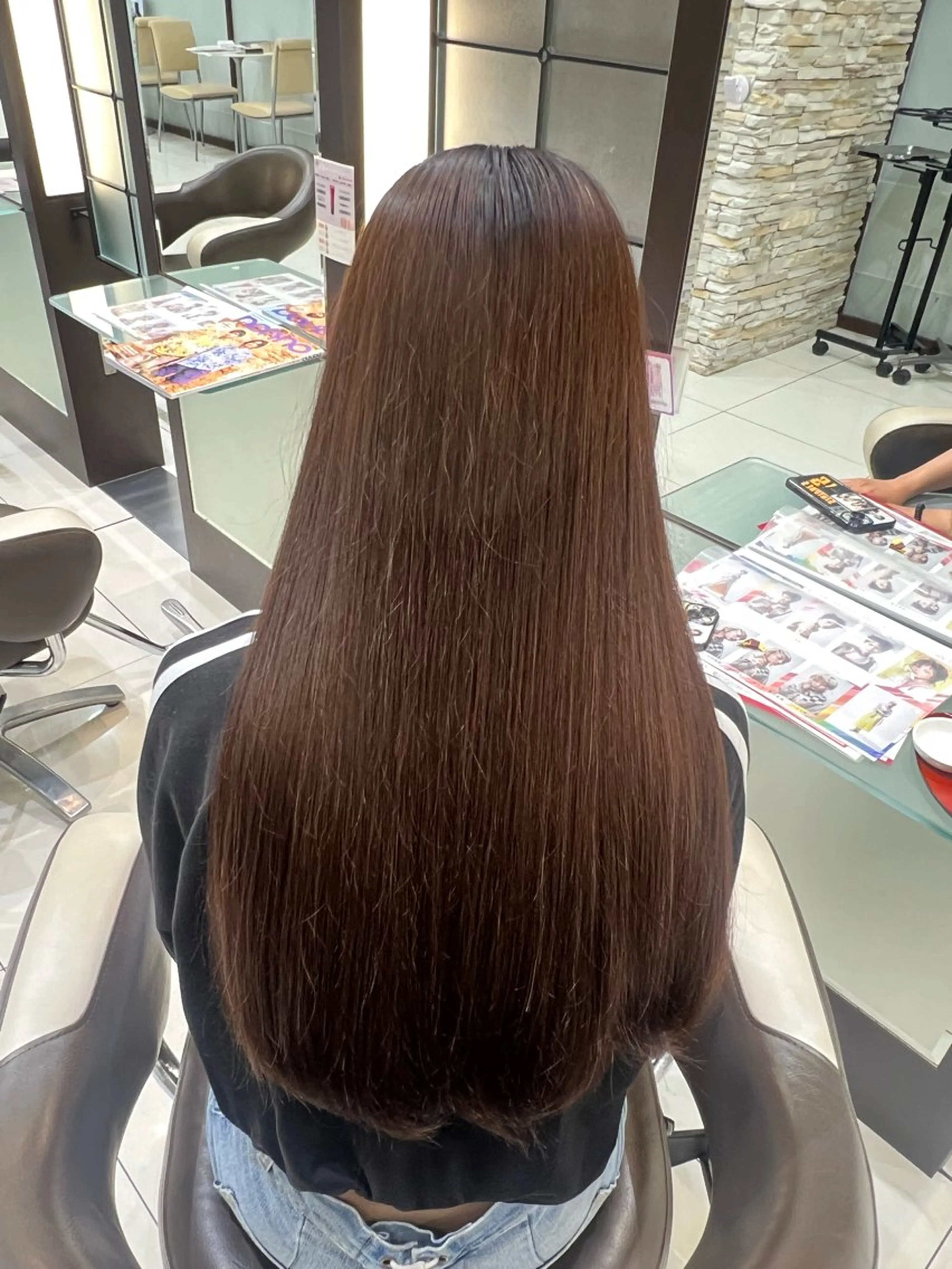 ロング ハイトーン／透明感 カラー Mioのヘアスタイル