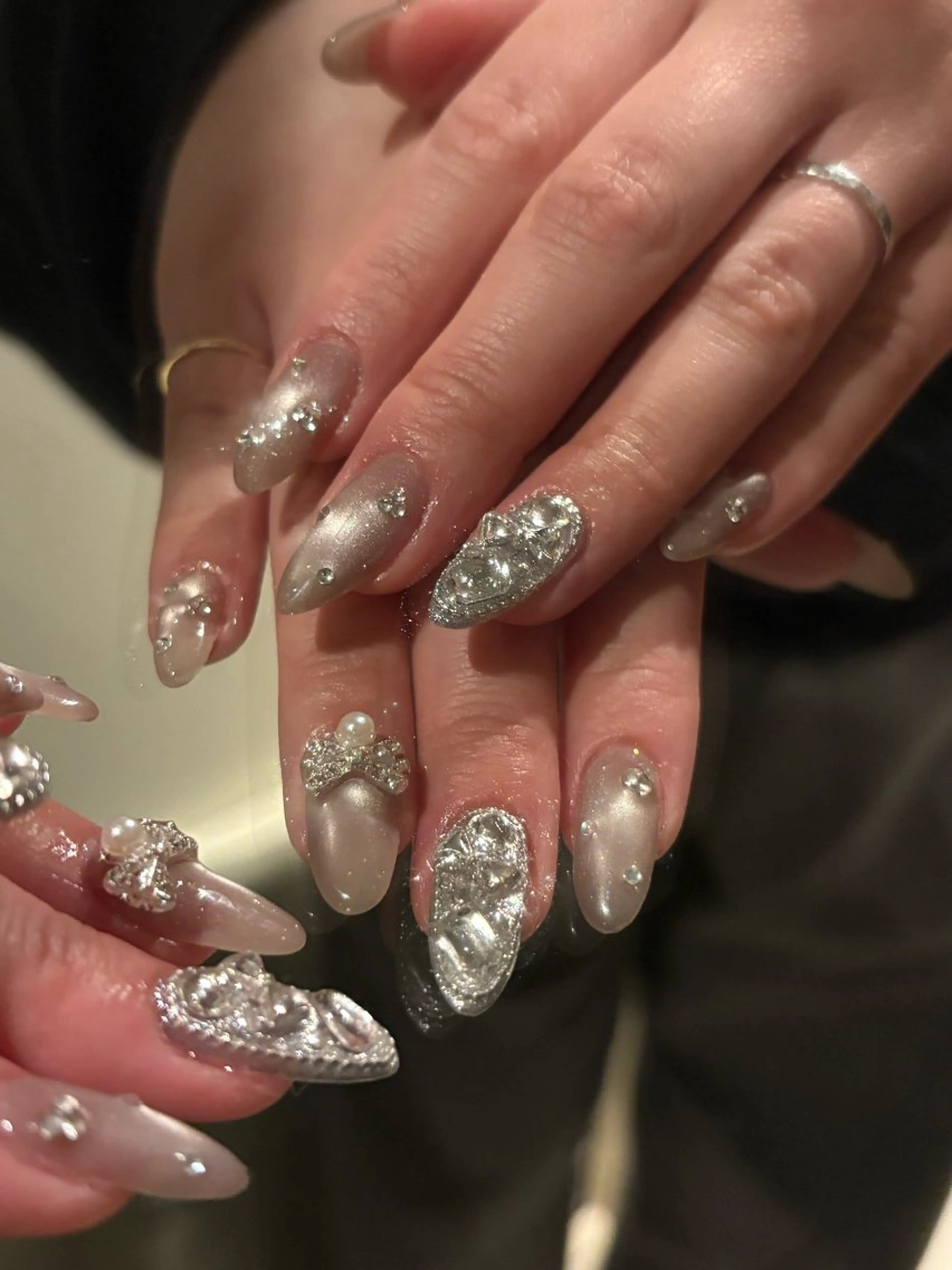 ネイル アートネイル 長さ出し キラキラネイル 韓国ネイル 持ち込み ハンドネイル Aria nail 💅のネイルデザイン