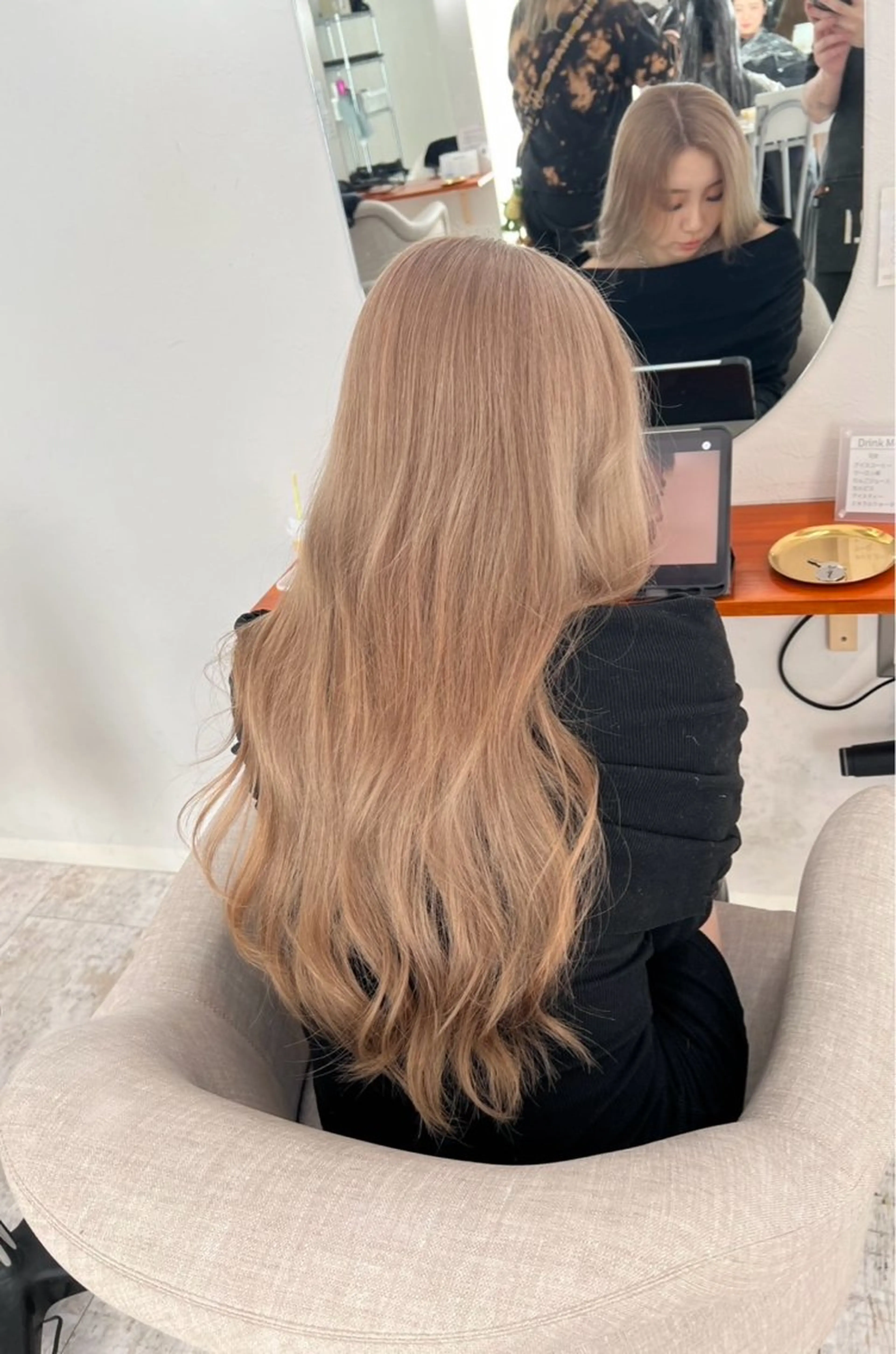 ロング カラー ベージュカラー ミルクティーベージュ ヘアカラー トリートメント ROBIN所属・指名数No.1 /NAOYAのヘアスタイル