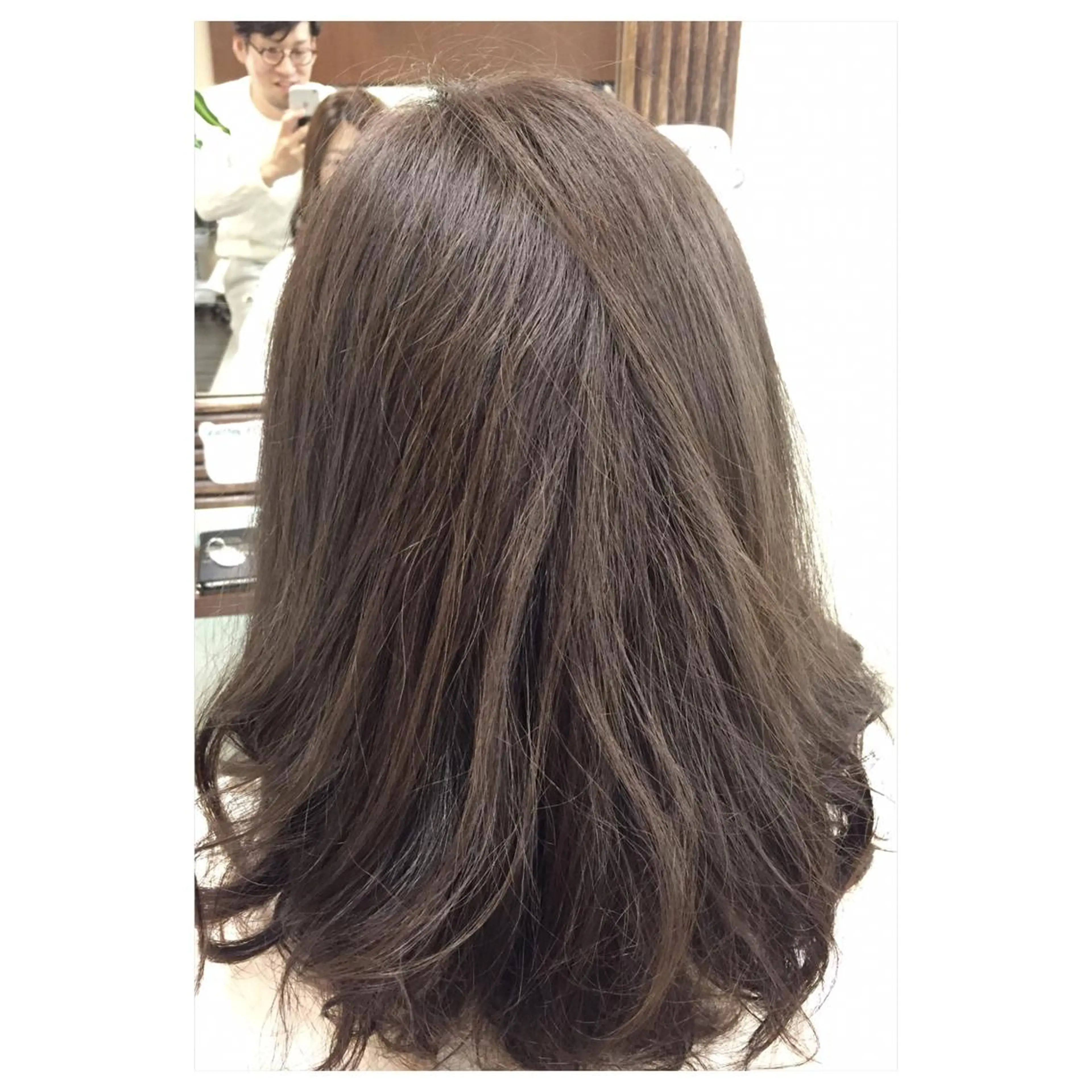 ロング カラー アッシュ ベージュカラー グレージュ パーソナルカラー診断 できます　木曽　主博のヘアスタイル