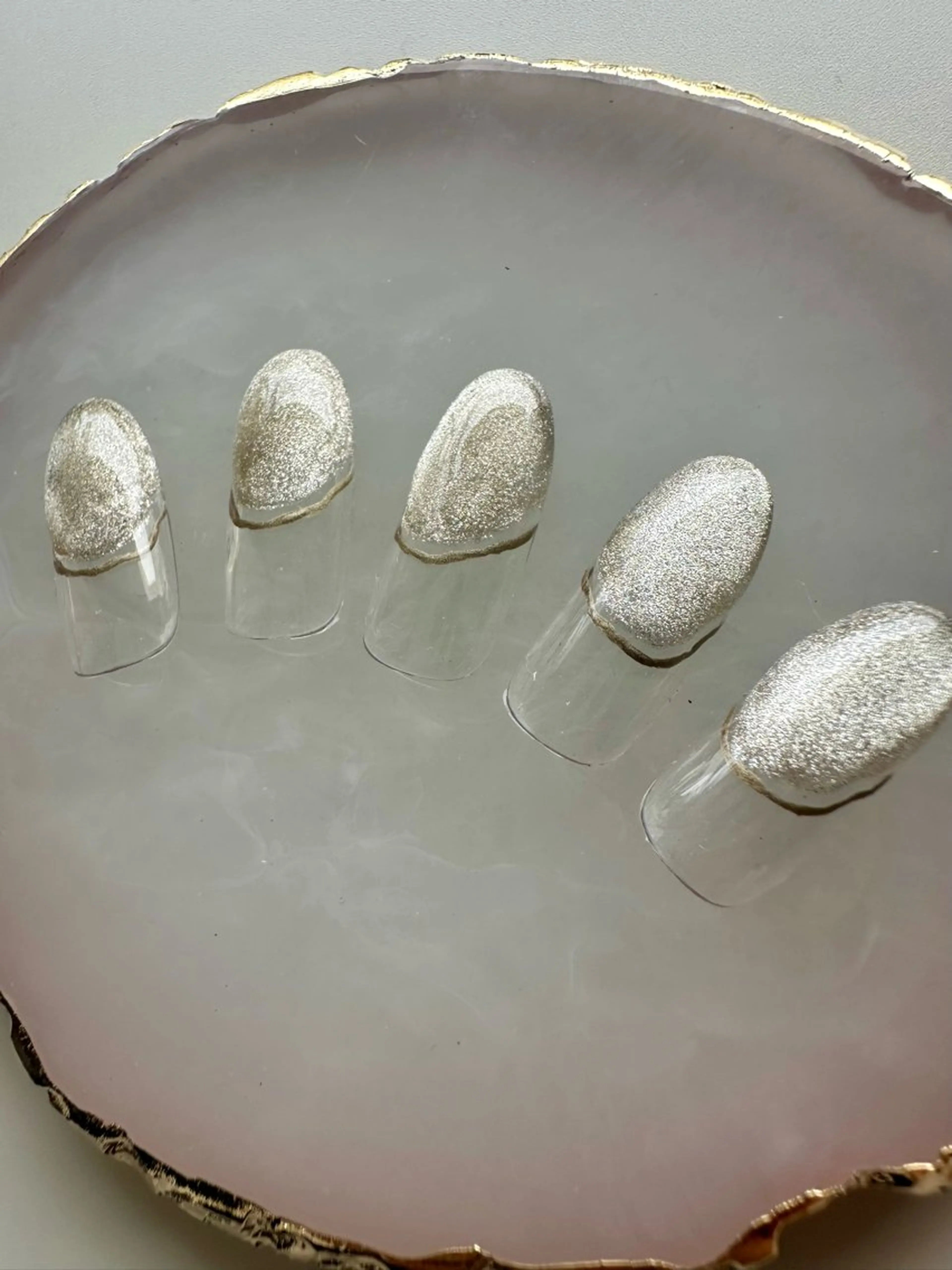 ネイル ゴールド マグネットネイル ニュアンスネイル ぷっくりネイル シンプルネイル Re :eight Nail所属・NISHIOKA FUKUMIのネイルデザイン