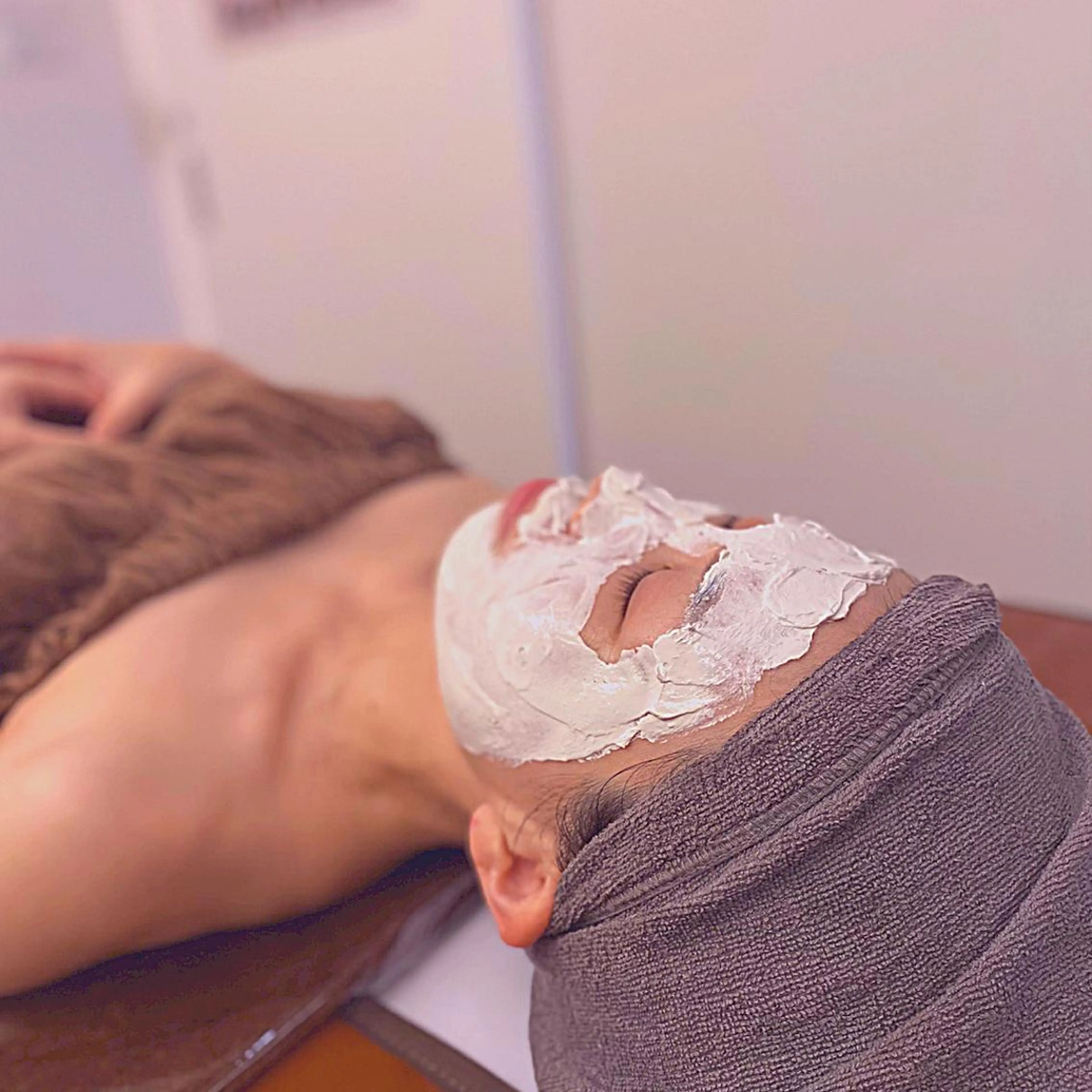 【初回お試し】✨W美白小顔コース✨【お肌の汚れを取り除いて顔筋リフトで小顔へ。仕上がりもちもち白肌✨】の写真