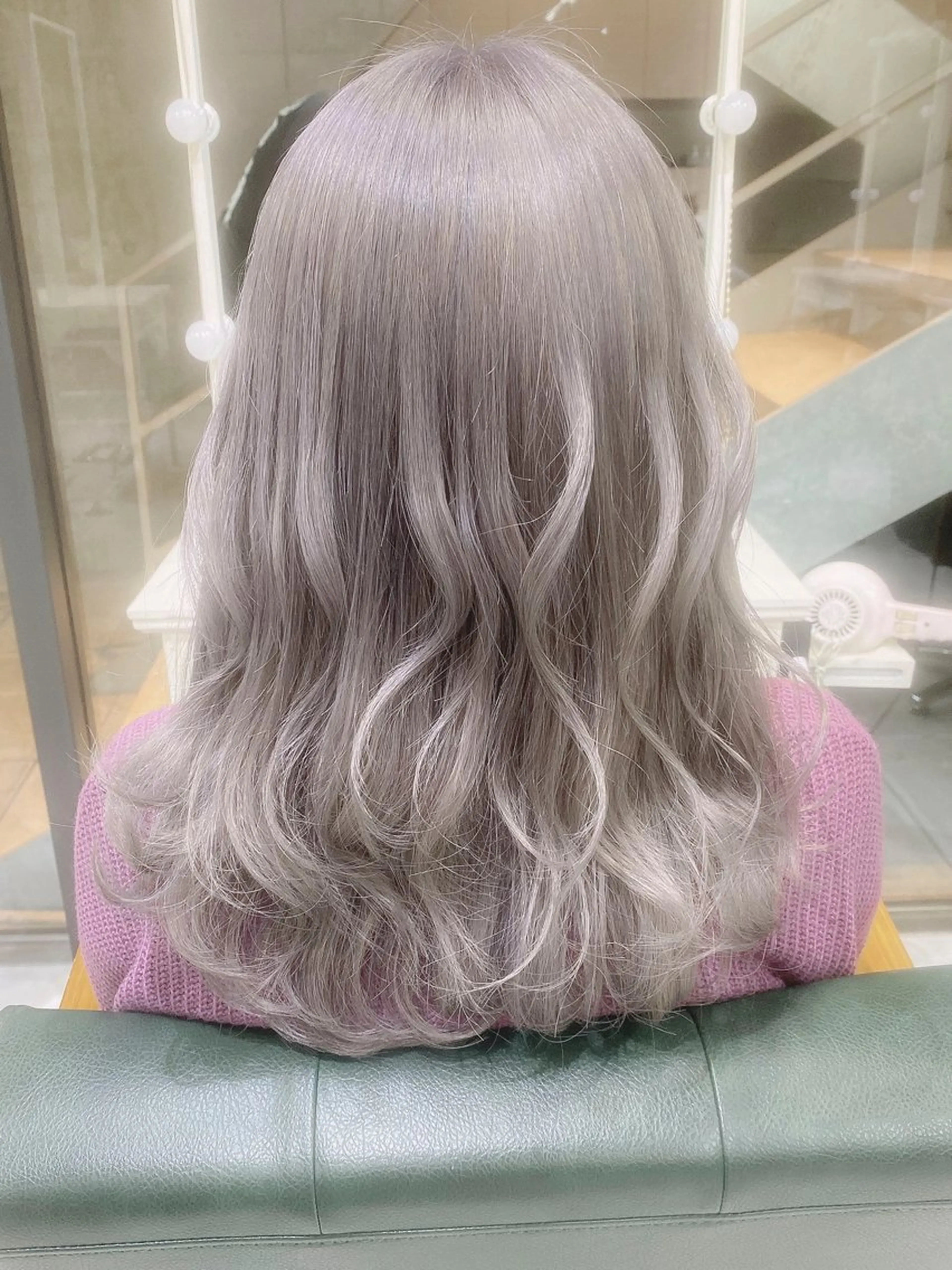 セミロング カラー ヘアアレンジ ブリーチ ケアブリーチ 透明感カラー デザインカラー ハイトーンカラー 𝐑𝐈𝐍𝐊𝐀 🐣🩷のヘアスタイル