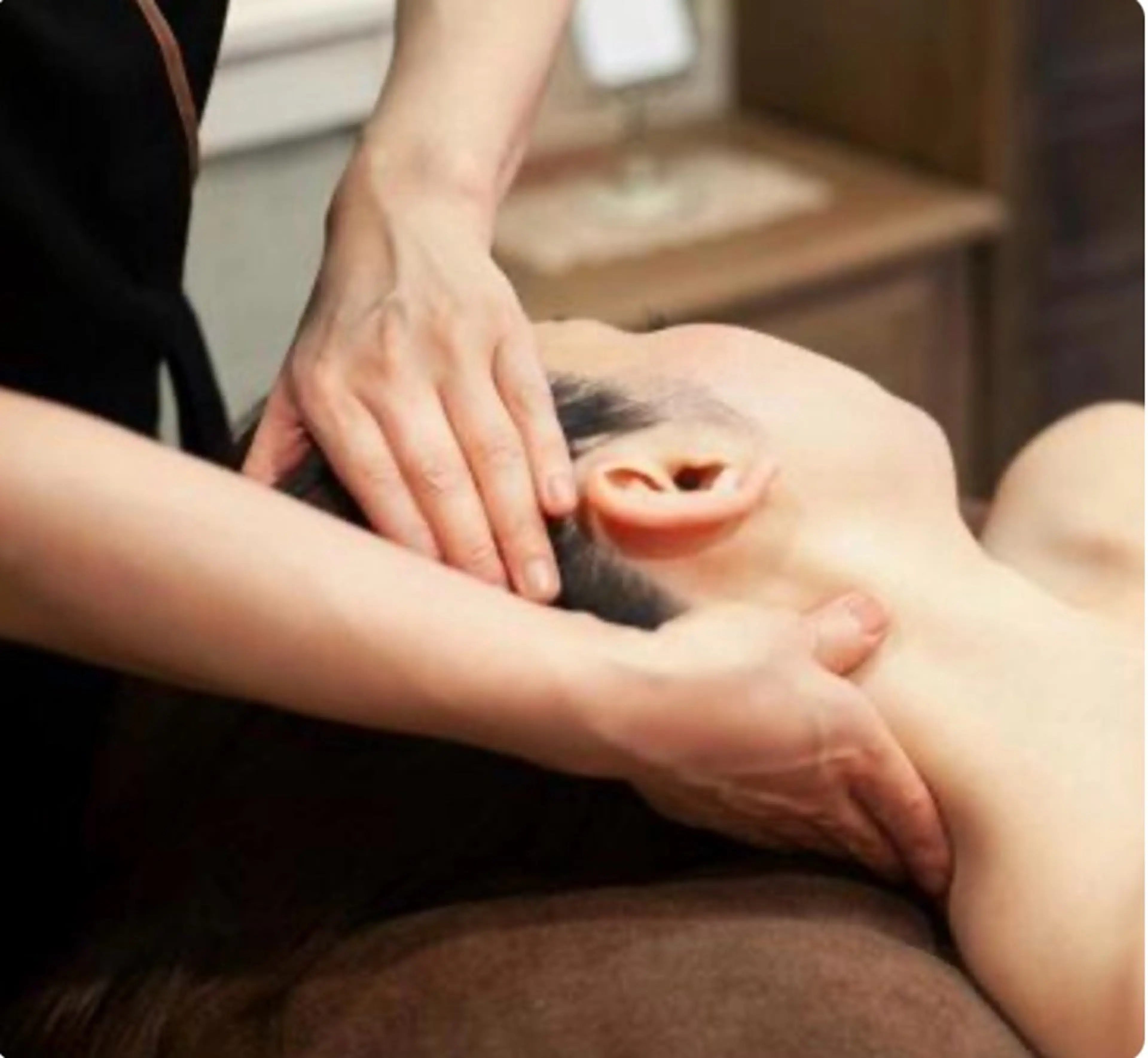 藤原担当フェイシャルリンパマッサージの写真