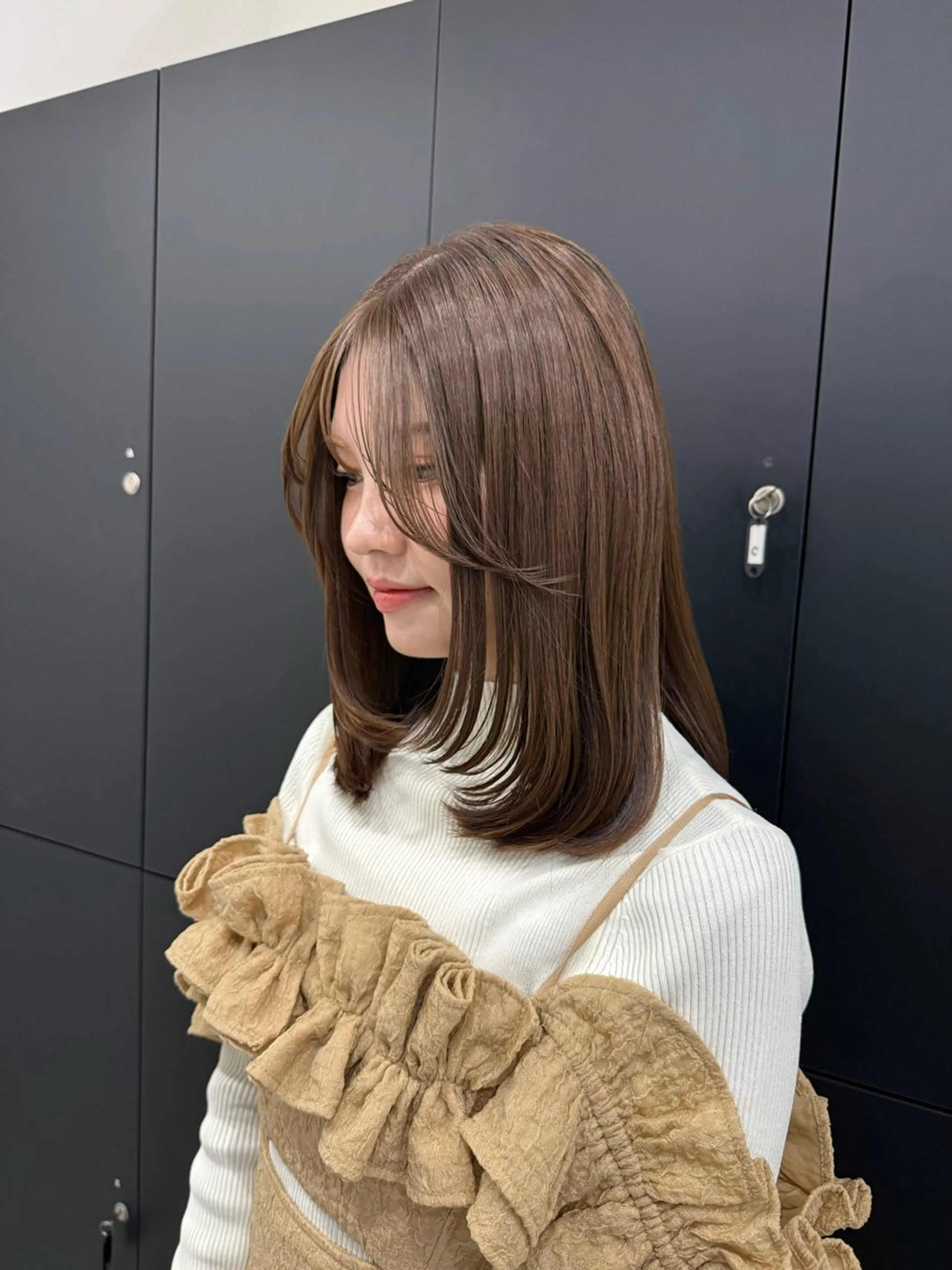ミディアム カラー ベージュカラー ブリーチ ダブルカラー ミルクティーベージュ ブリーチなしカラー カット ヘアカラー トリートメント era所属・azumi/ボブ/暖 色/オリーブ/縮毛のヘアスタイル