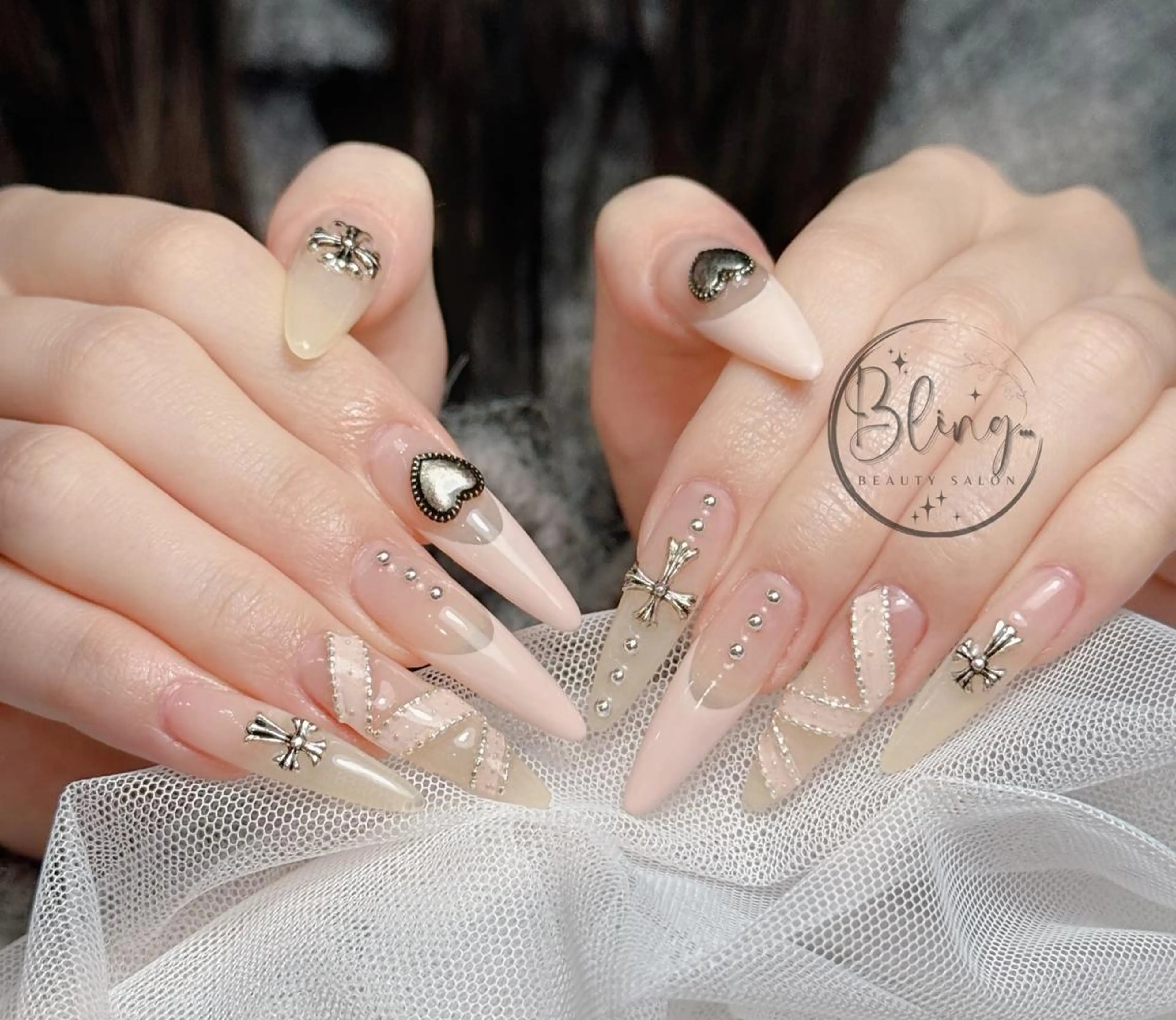 ロング 韓国風ヘア ハンドネイル Bling Salonのネイルデザイン