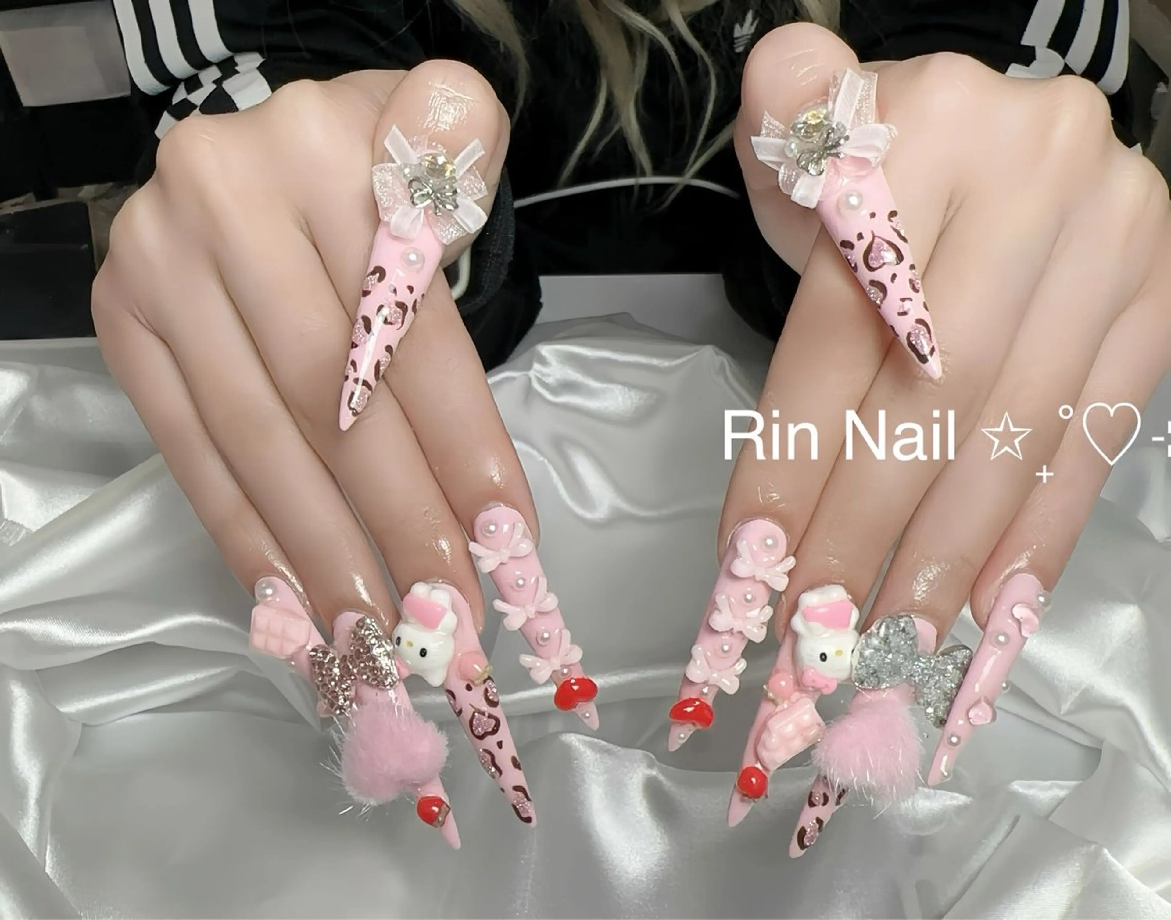 ネイル チークネイル フラッシュネイル フラワーネイル フットネイル ジェルネイル ハンドネイル Rin Nail Shinokuboのネイルデザイン