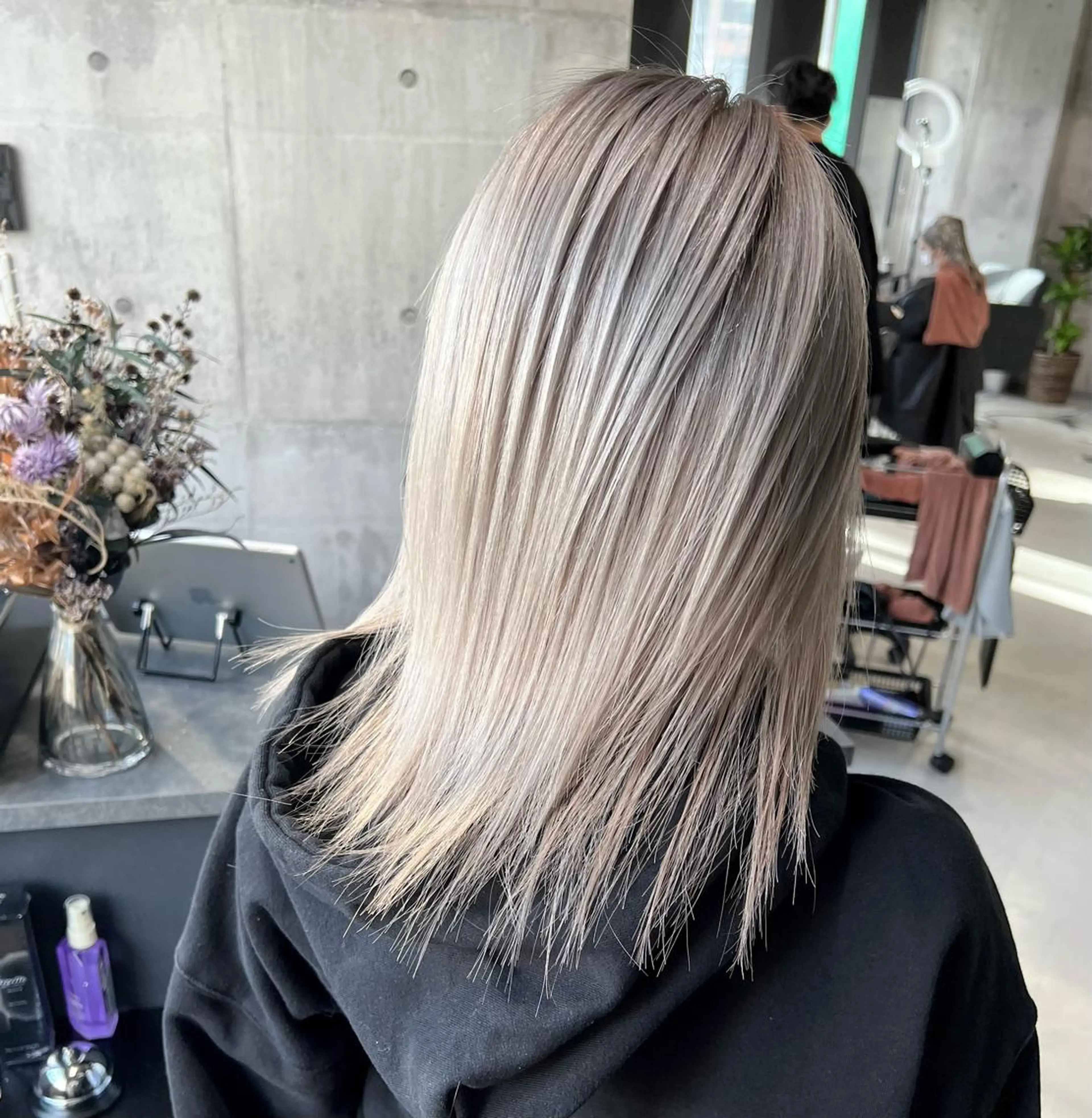 ミディアム カラー ベージュカラー mimiiy梅田 中崎町ハイトーンのヘアスタイル