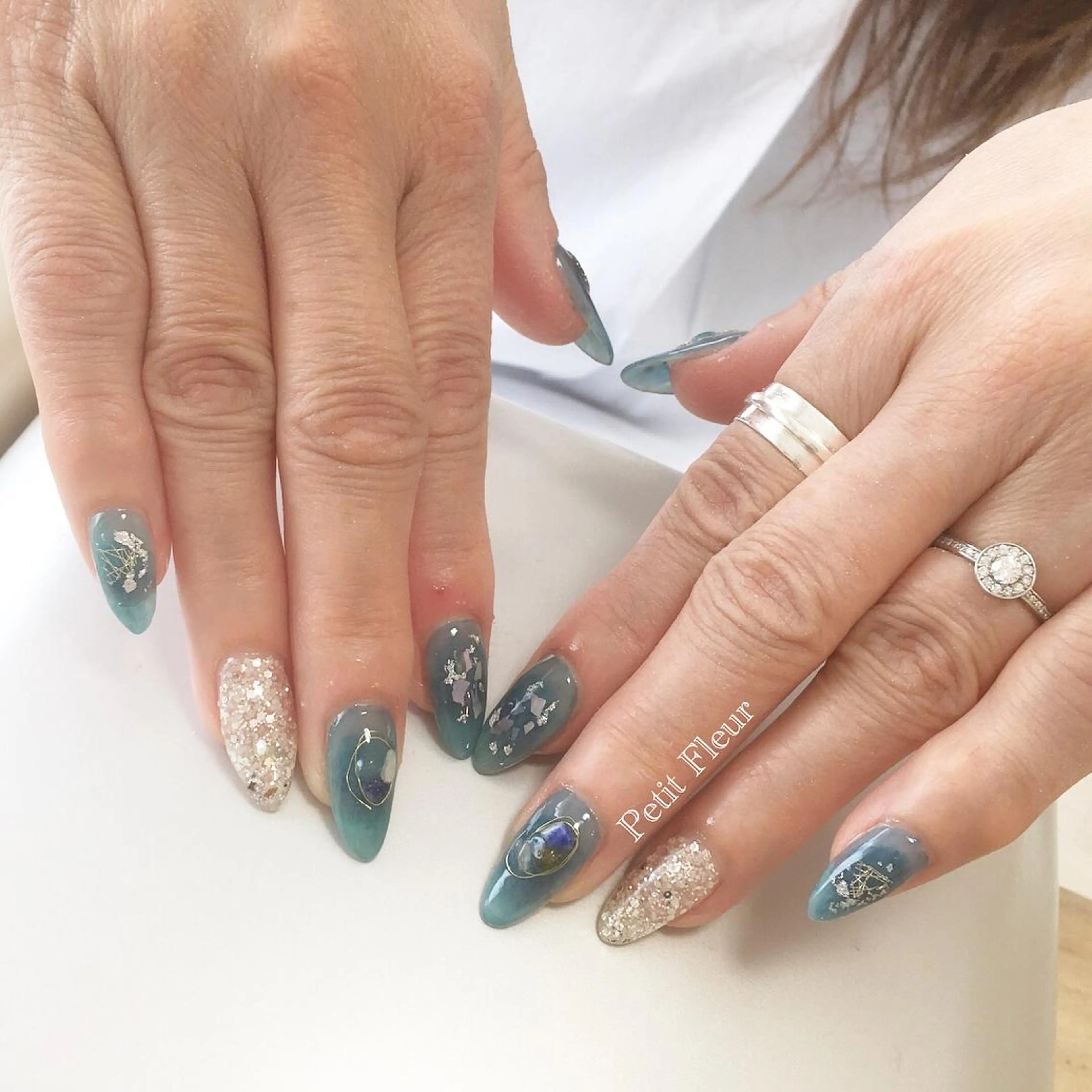 ネイル 持ち込み ニュアンスネイル Petit Fleur所属・青柳 亜梨奈のマツエク・マツパデザイン