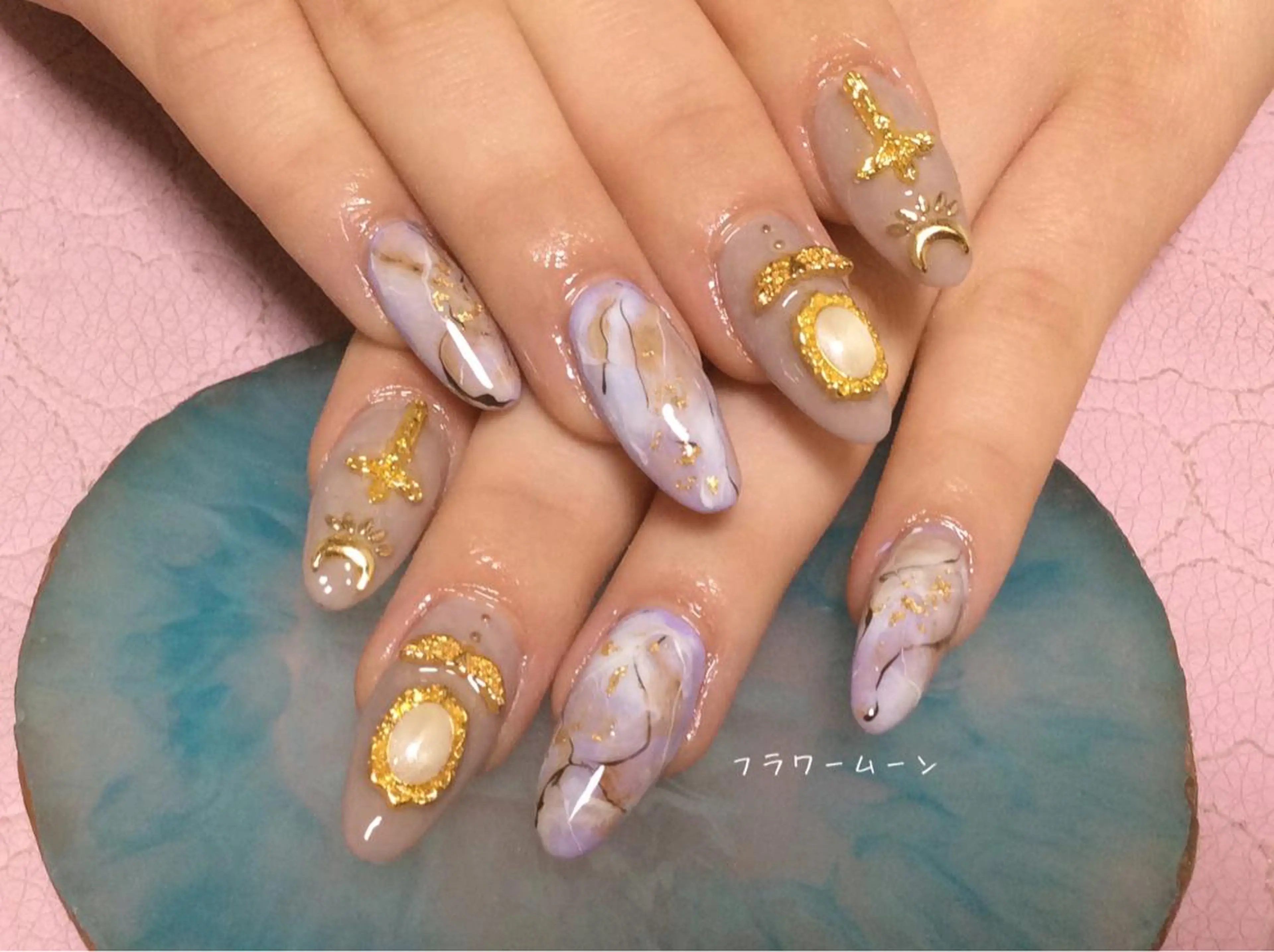 ネイル フラワー ムーンのネイルデザイン