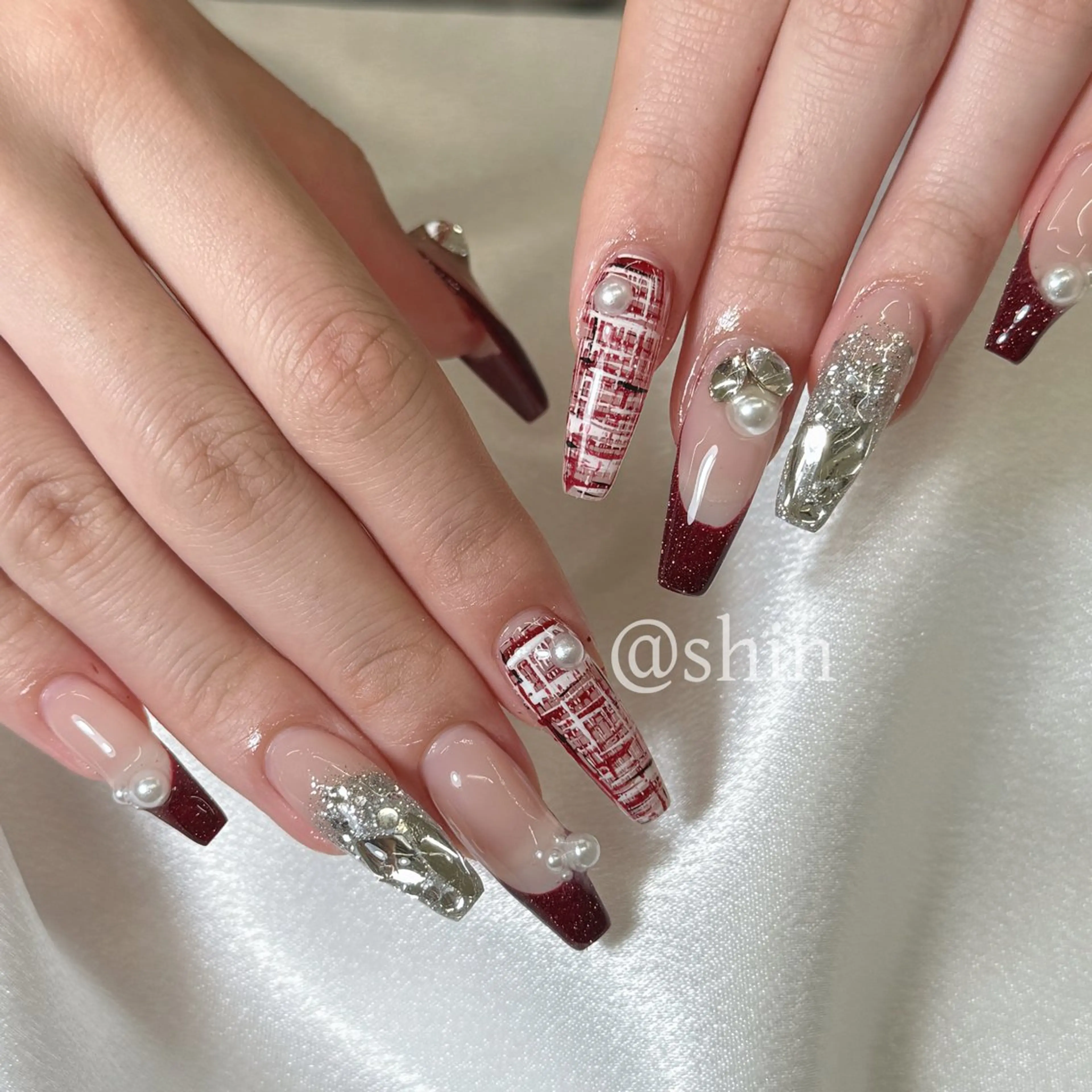 ネイル ハンドネイル Queen‘s シシのネイルデザイン