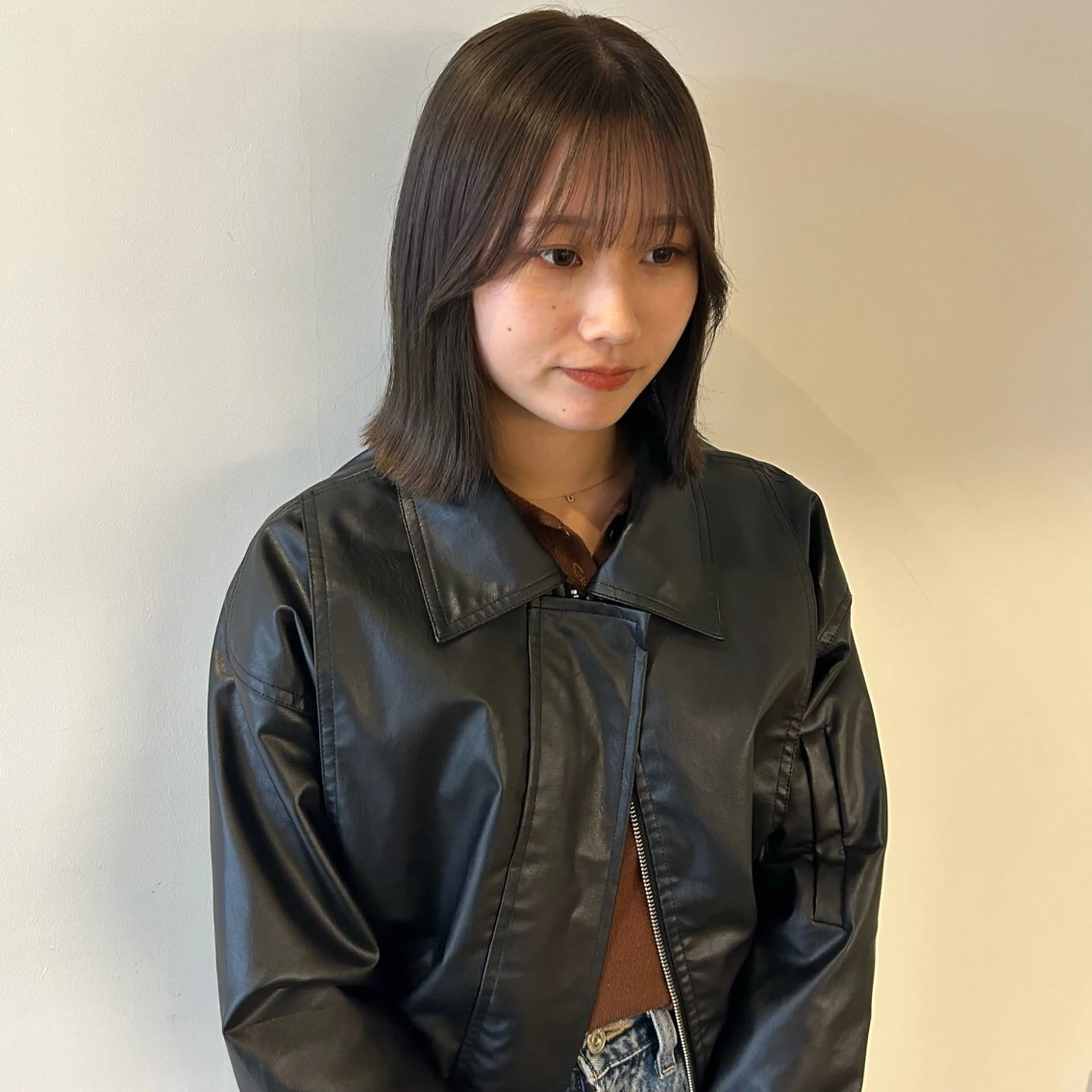 ミディアム ボブ 韓国風ヘア レイヤーカット nonoka オリーブ/グレージュのヘアスタイル