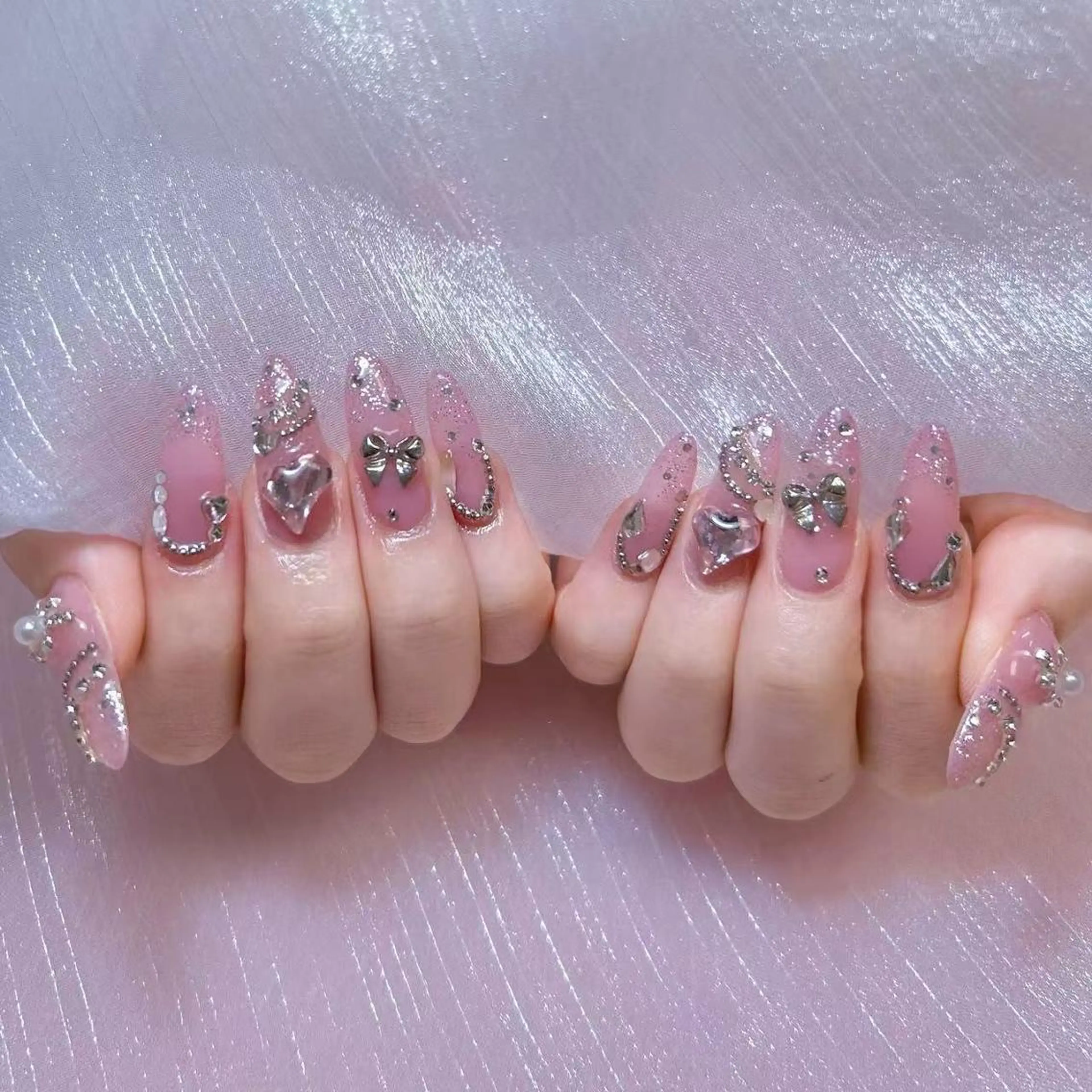 ネイル アートネイル オーロラネイル ガーリー キラキラネイル 韓国ネイル ハンドネイル DIAMOND 💦のネイルデザイン