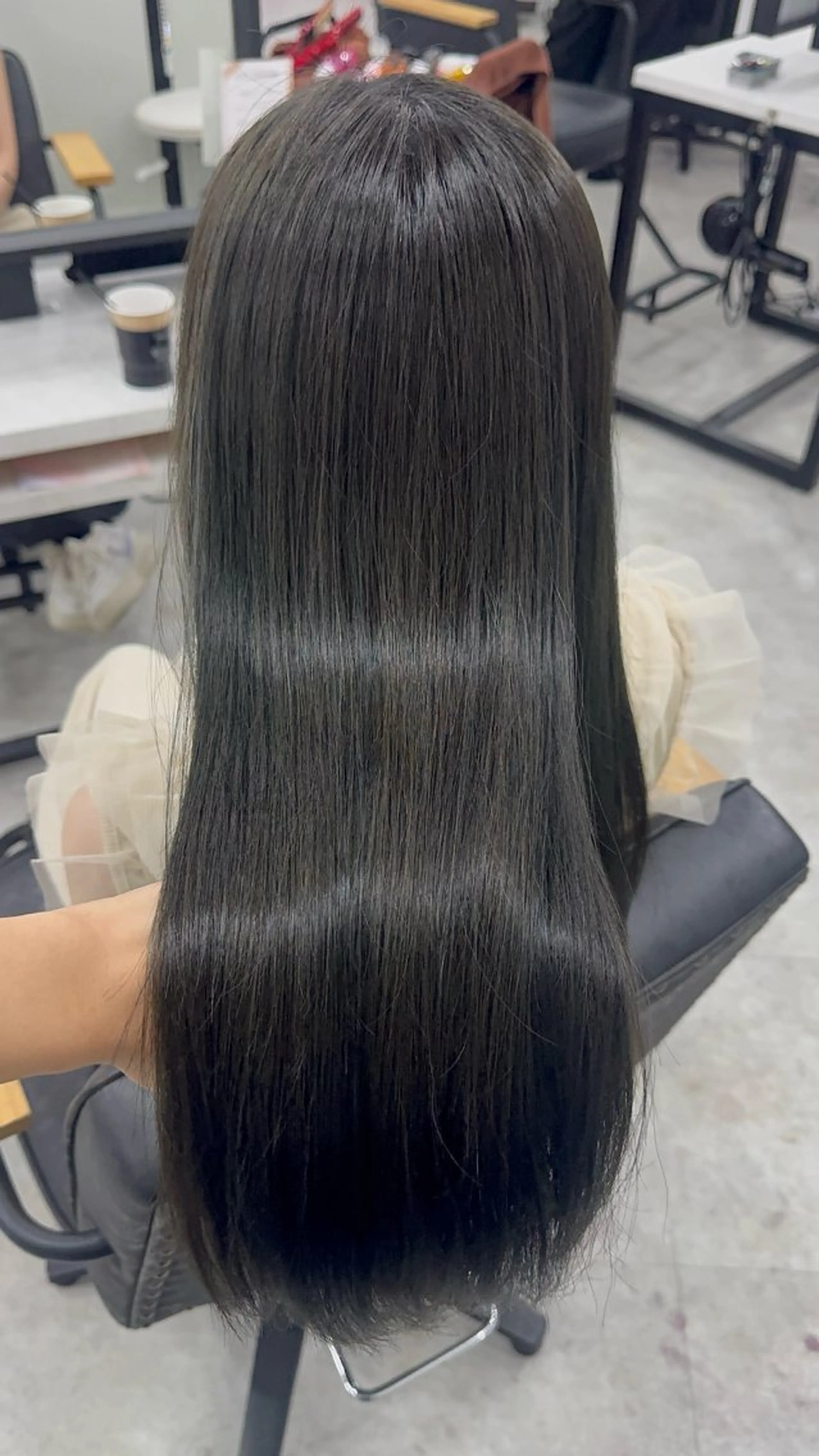 ロング カラー アッシュ アッシュブラウン ベージュカラー 黒髪 ブリーチ カット ヘアカラー トリートメント 赤み無し柔らかカラー 【梅田】madokaのヘアスタイル