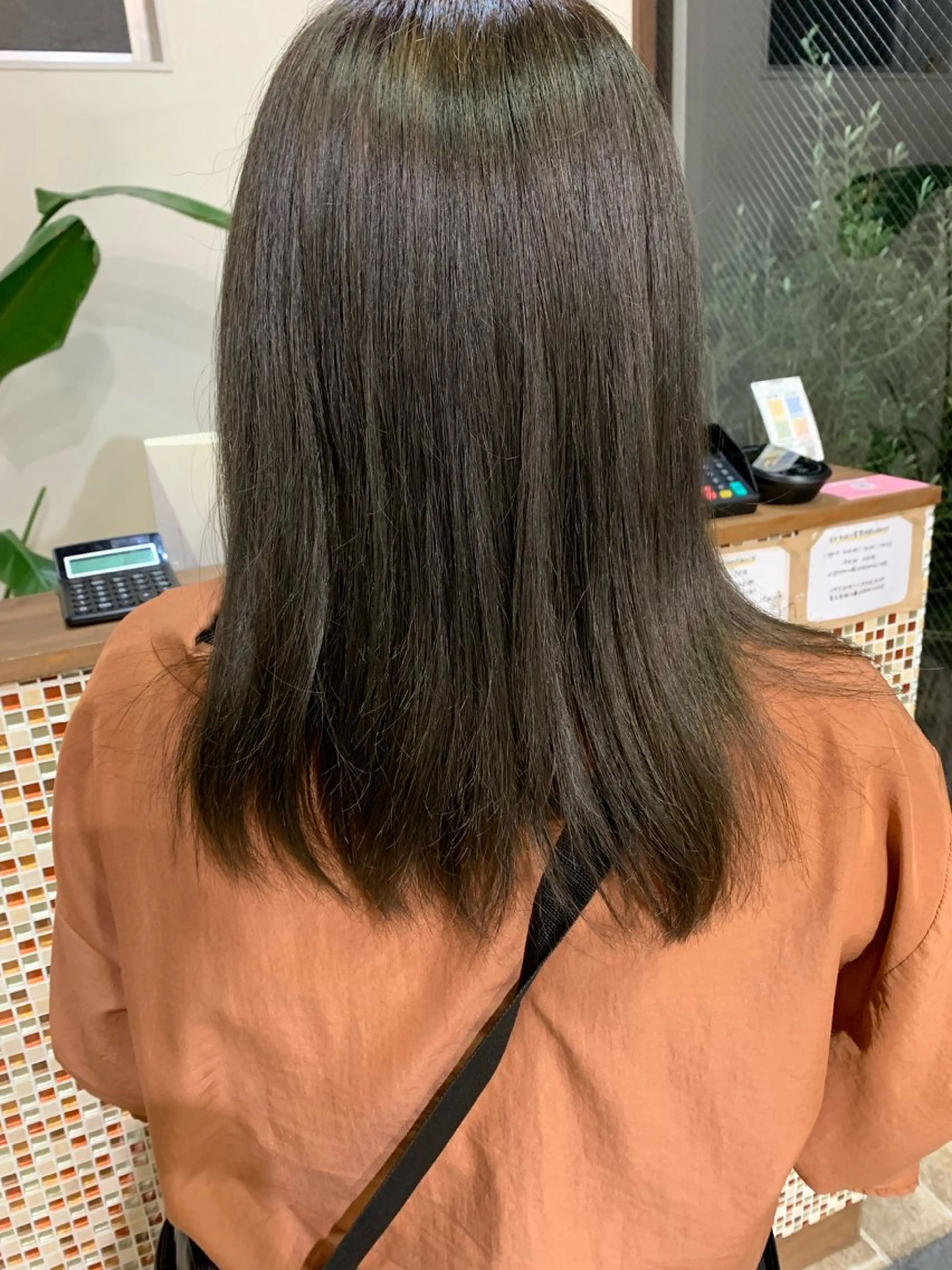 カラー ブラウンカラー 礒谷 夏帆のヘアスタイル