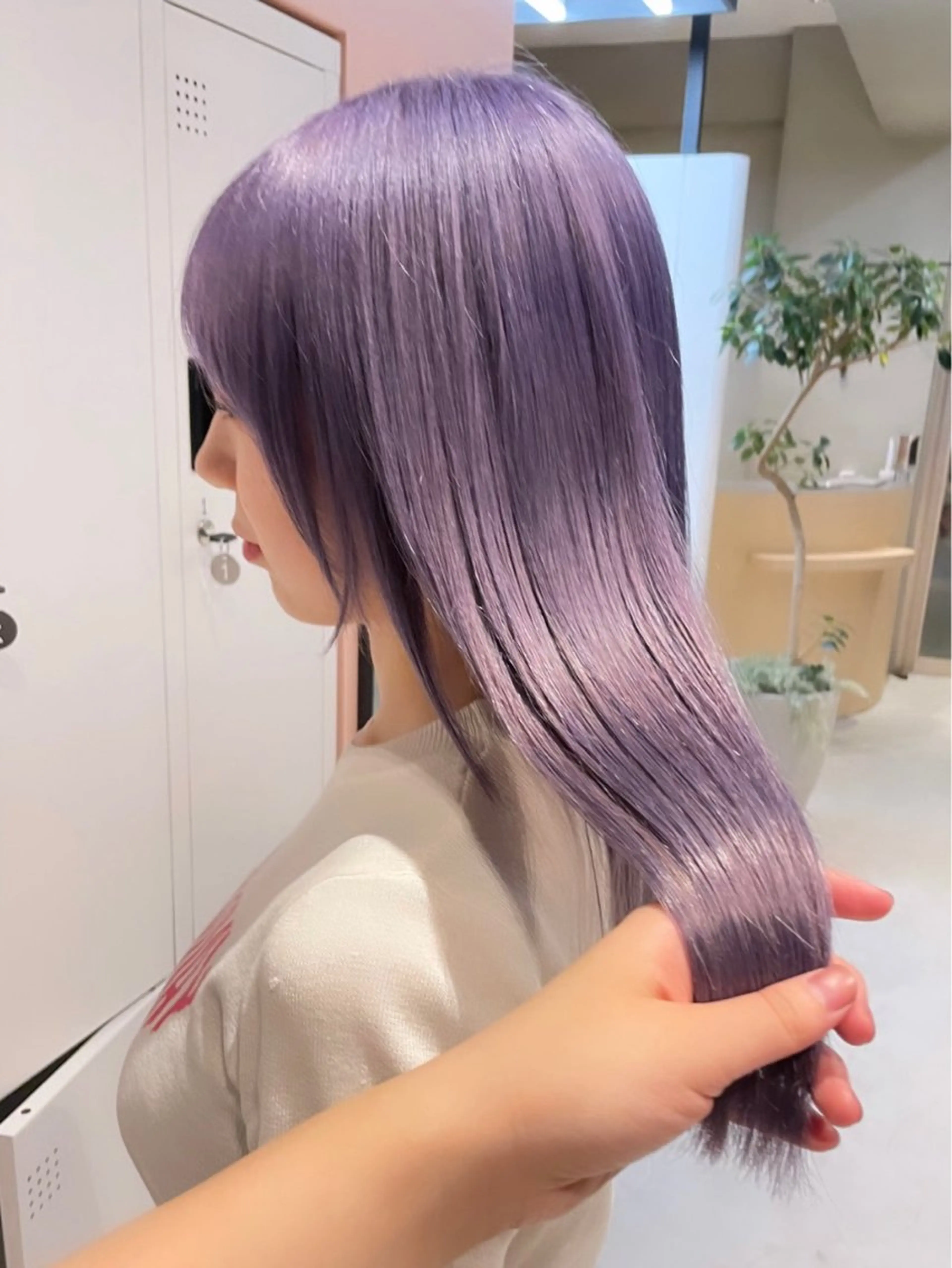 セミロング カラー 若月 あやかのヘアスタイル