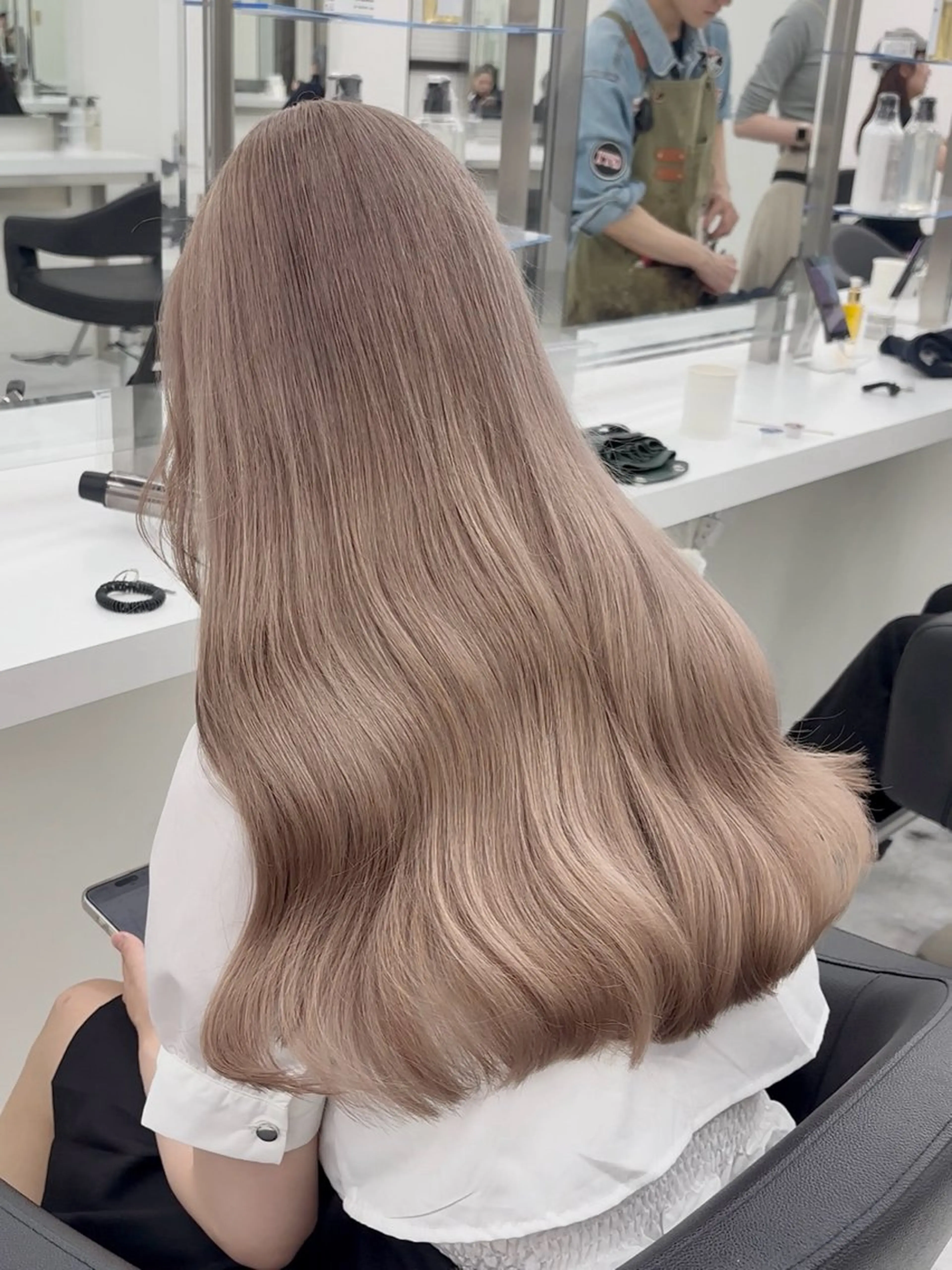 ロング カラー ヘアカラー トリートメント 🖤ハイトーン× レイヤー🖤SARAのヘアスタイル