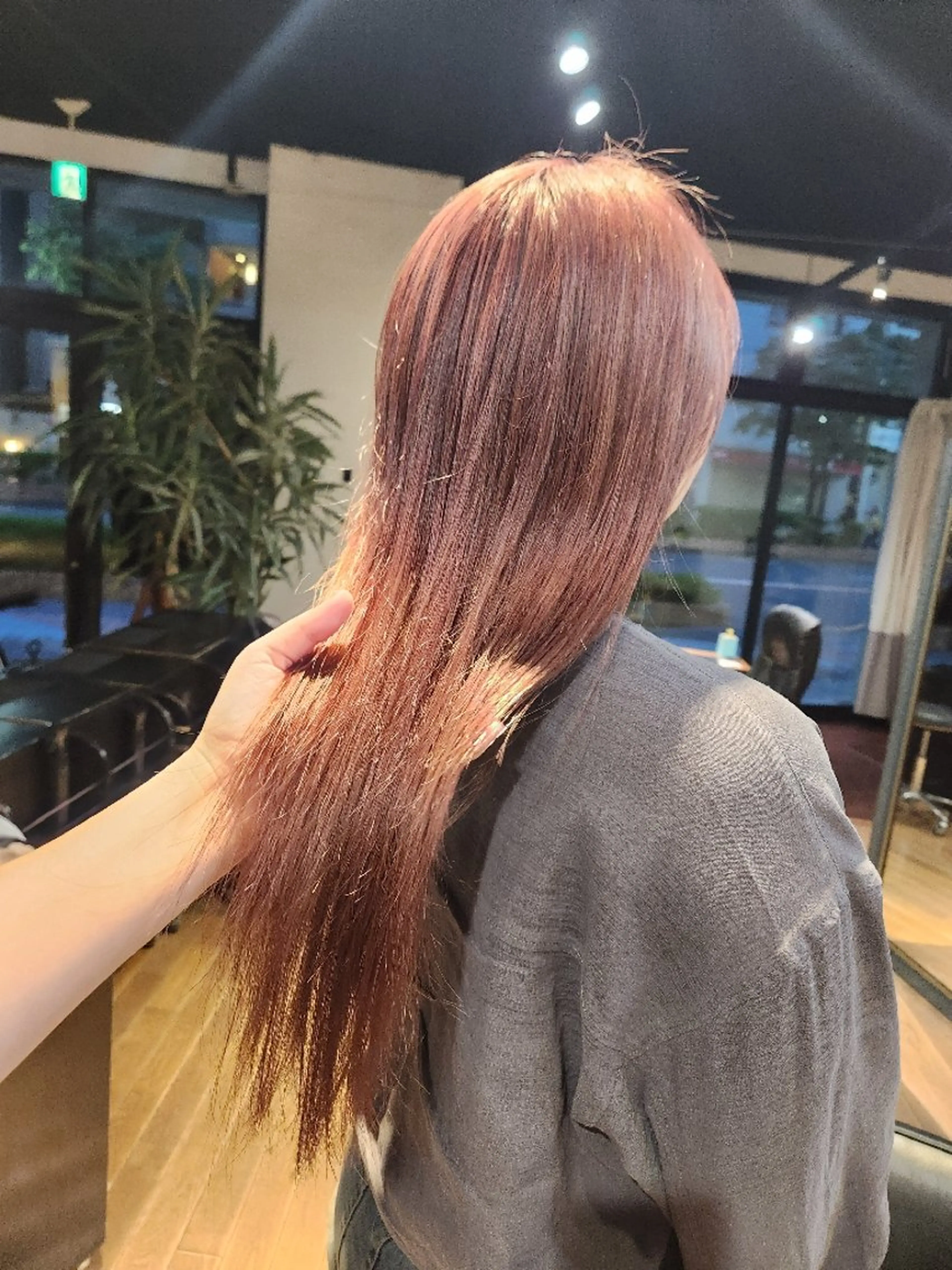 カラー ロング ハイトーンカラー ピンクカラー SAVA keyaki所属・SAVA  ハヤシ マユ ✂のヘアスタイル