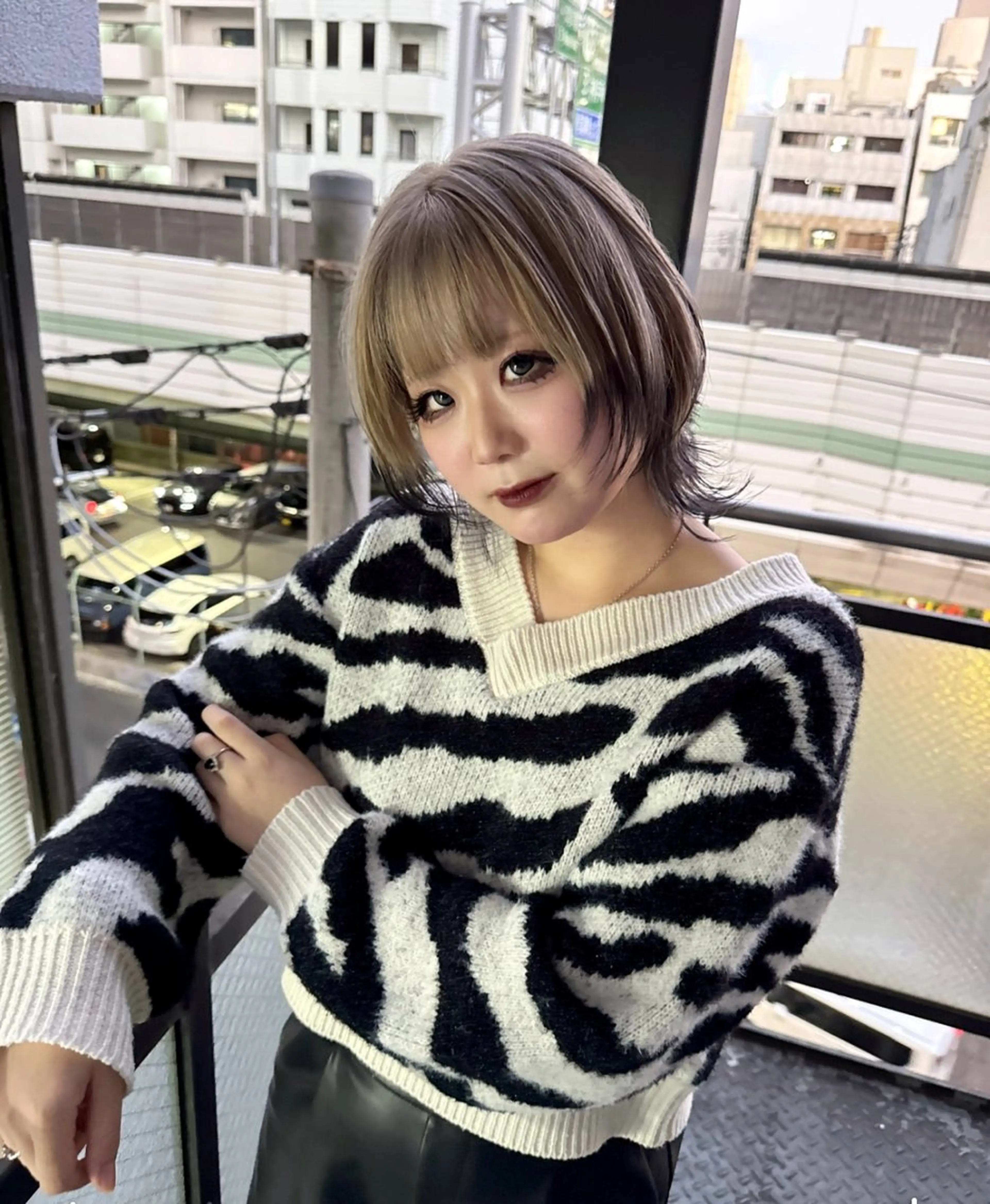 ショート カラー 切りっぱなしボブ 前下がりボブ ボブレイヤー ブリーチ ケアブリーチ 【.ico】心斎橋 飛田ゆうきのヘアスタイル