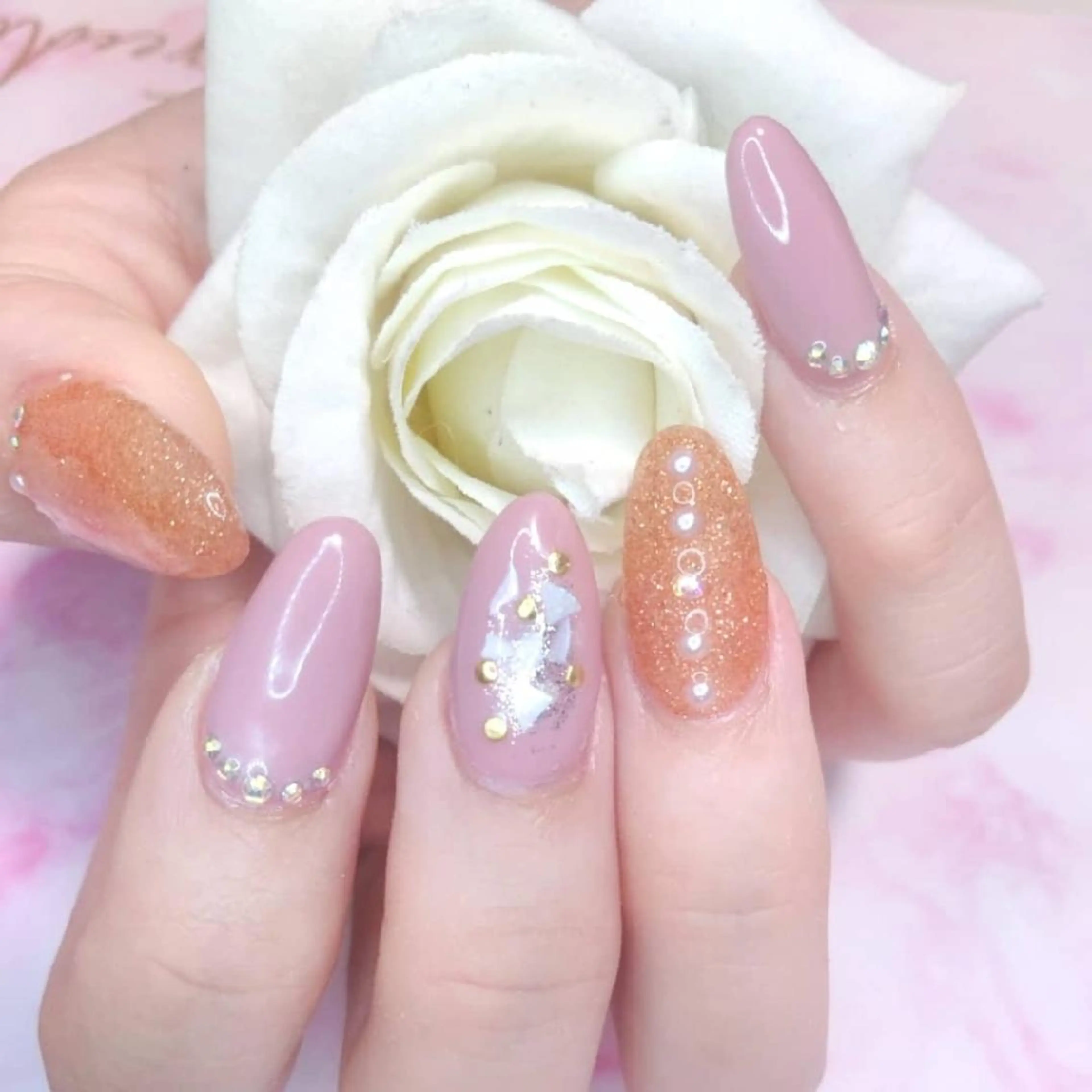 ネイル エステとネイル ローズコンフォートのネイルデザイン