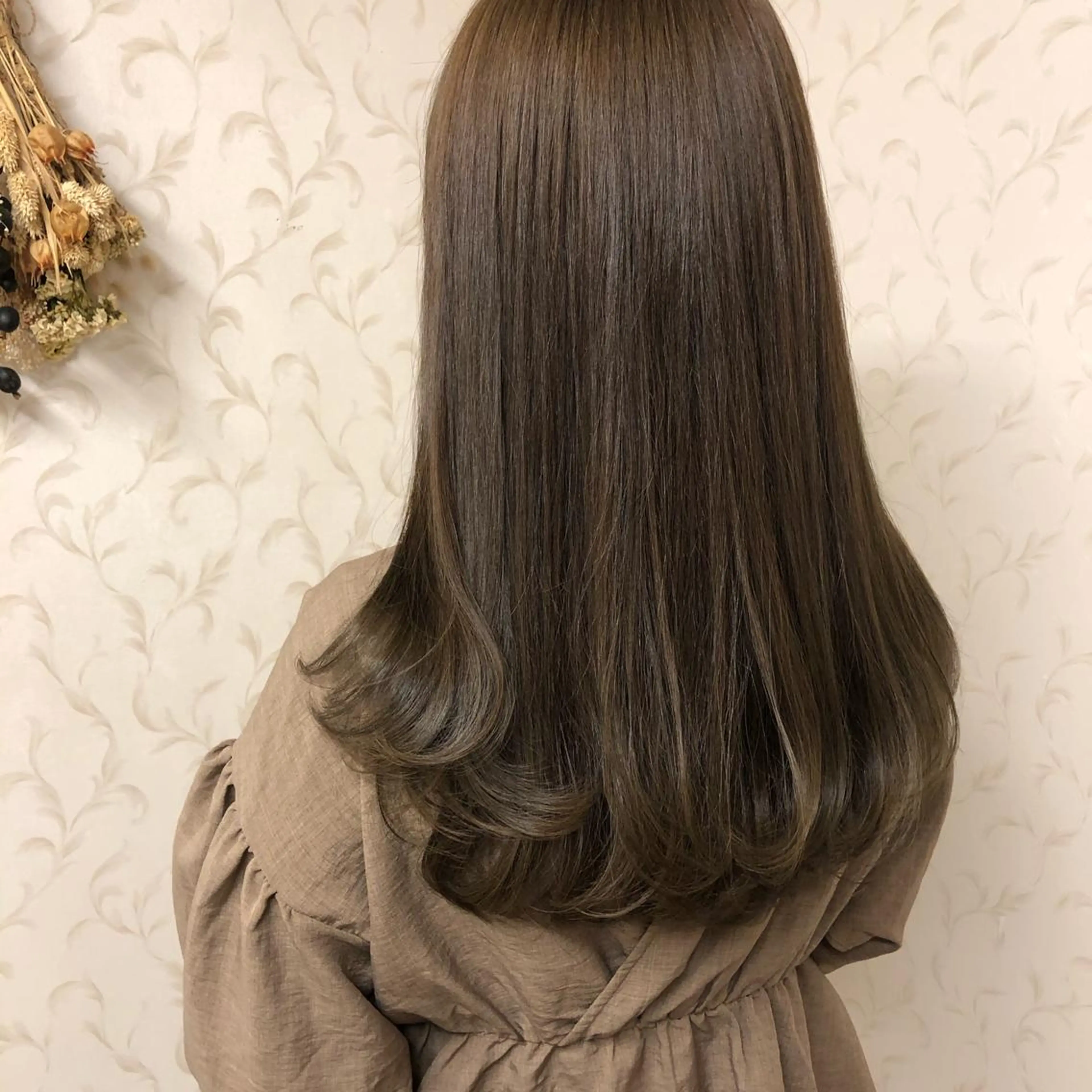 《透明感×艶》前髪カット+透明感カラー+COTAトリートメントの写真