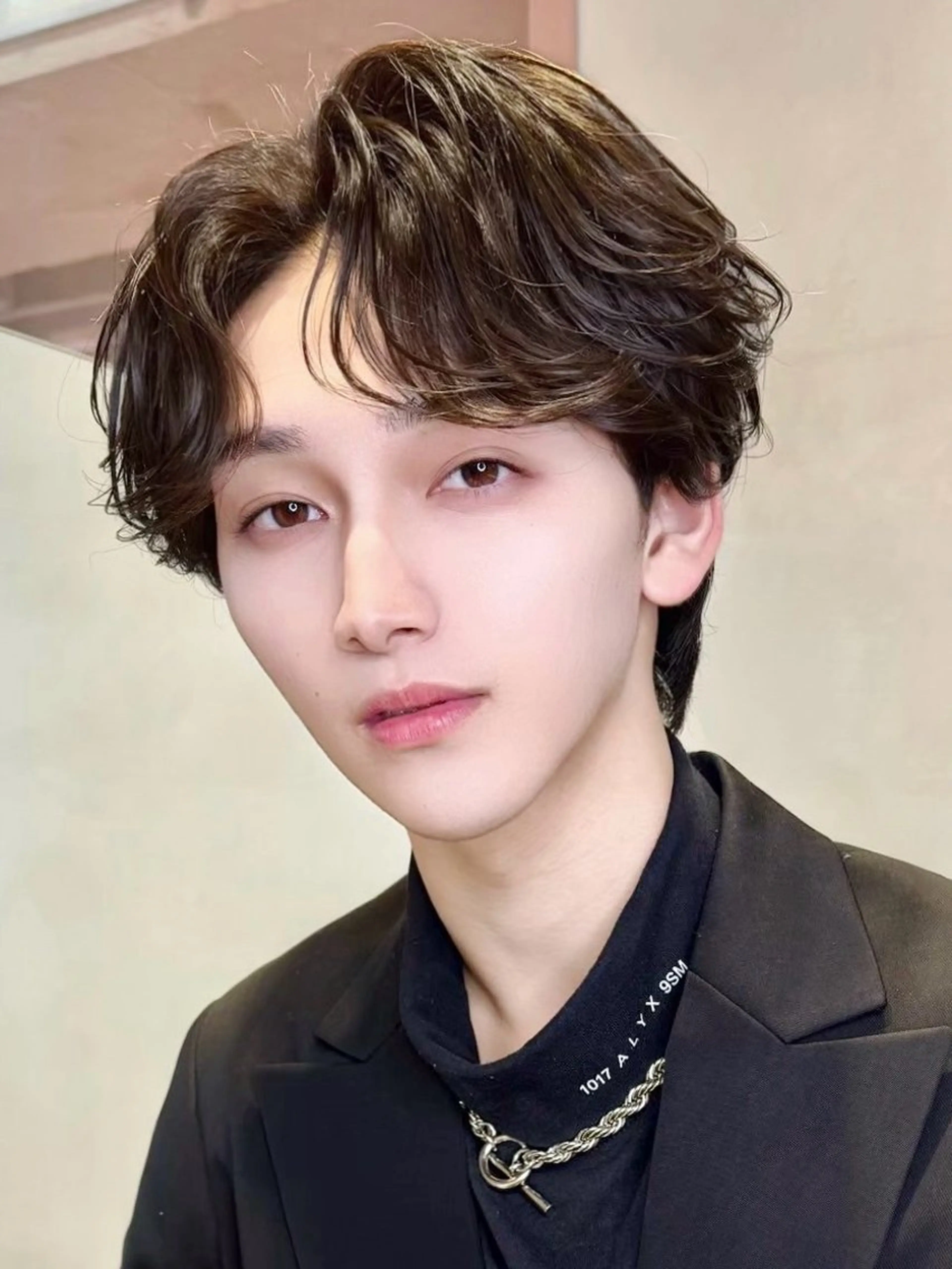 メンズ センターパート フェザーパーマ メンズ韓国風 メンズパーマ 大宮レイヤーカット ハッシュ　柏崎颯刀のヘアスタイル