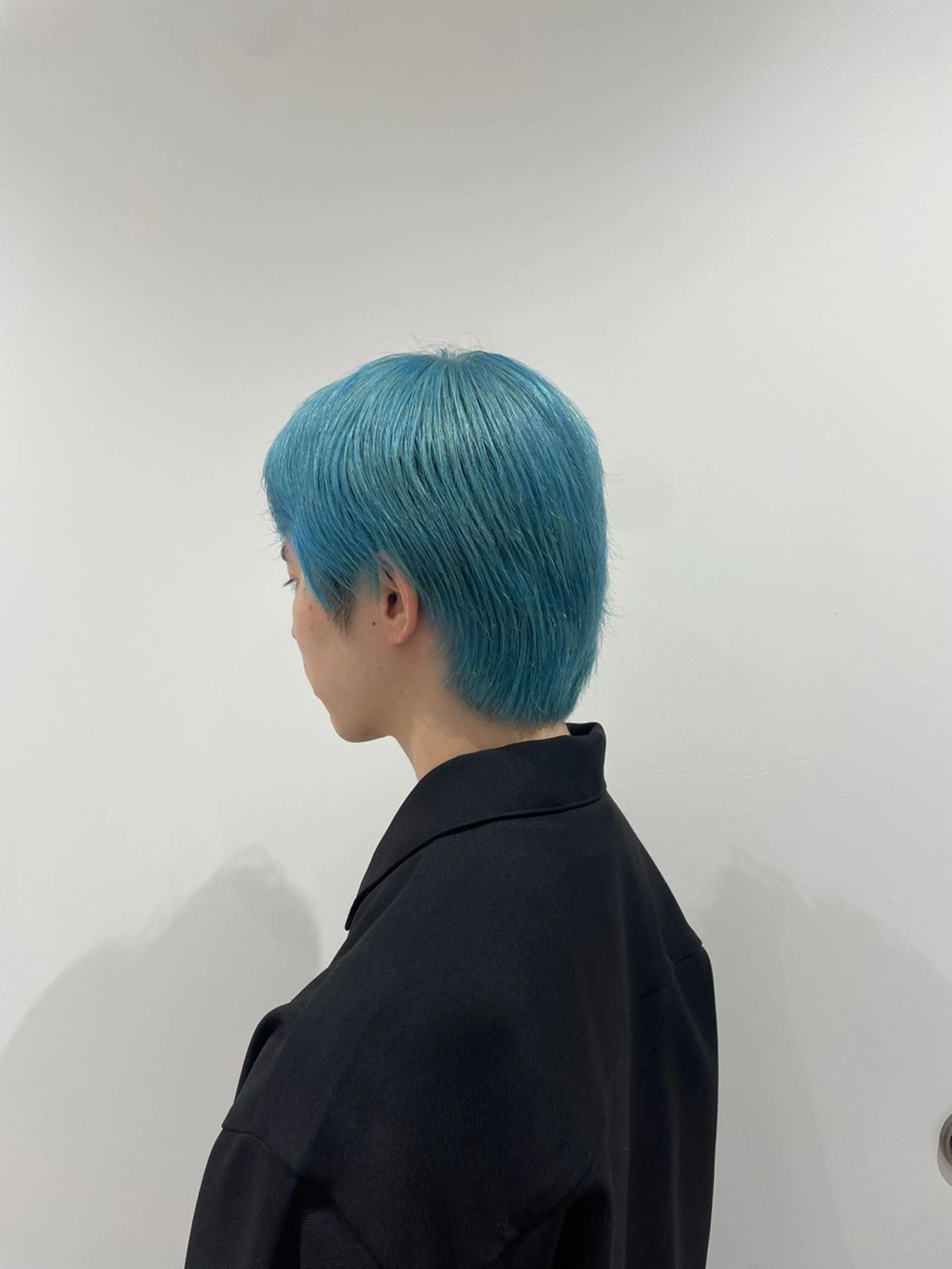 カラー メンズ メンズブリーチ ブリーチ ブルーカラー 髪質改善✨艶カラー 🎀moka🎀のヘアスタイル