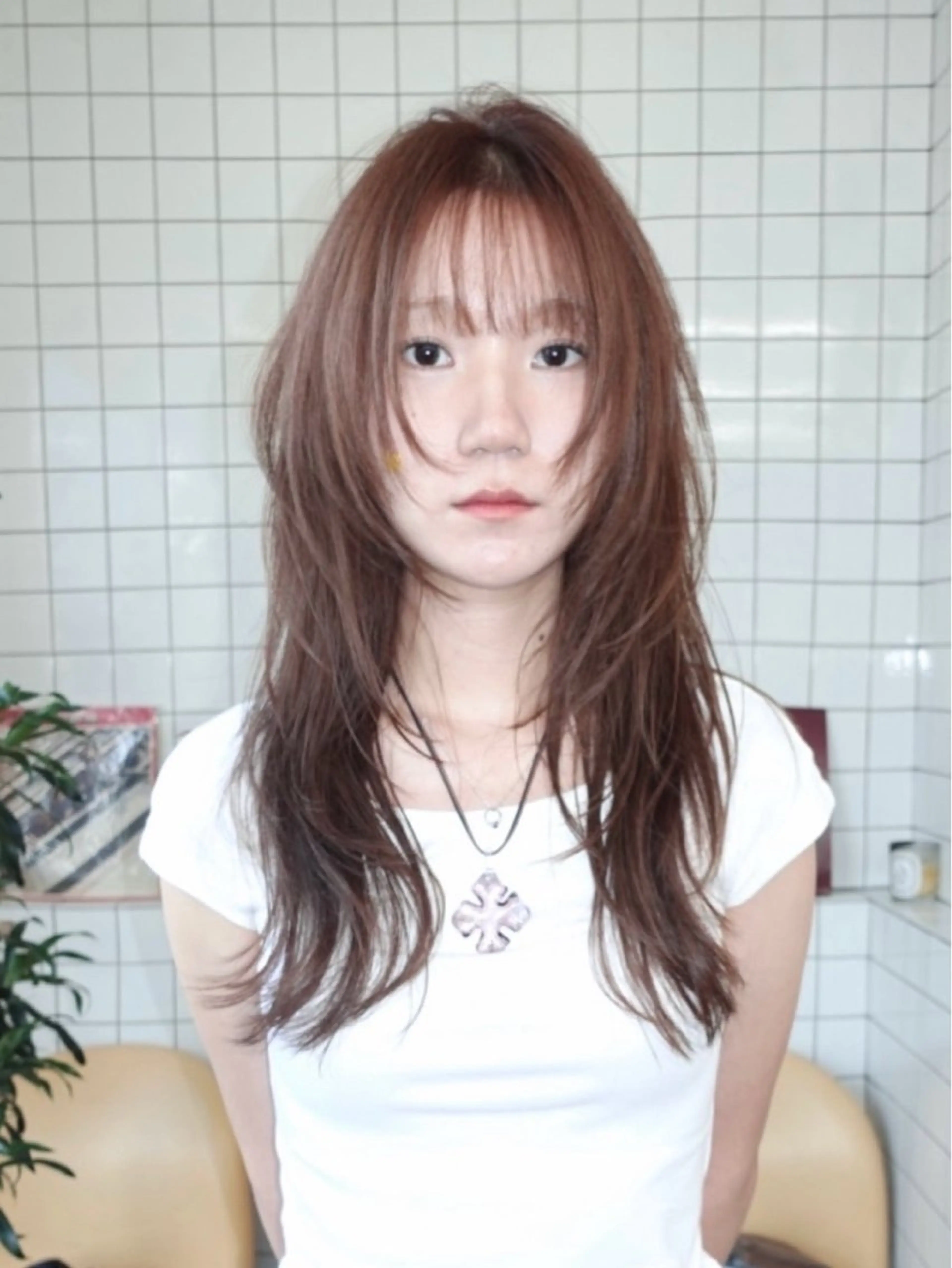 ミディアム カラー 顔まわりレイヤー ハッシュカット ハイレイヤー レイヤーカット ウルフカット カット ヘアカラー トリートメント レイヤーカット ボブ　渋谷のヘアスタイル