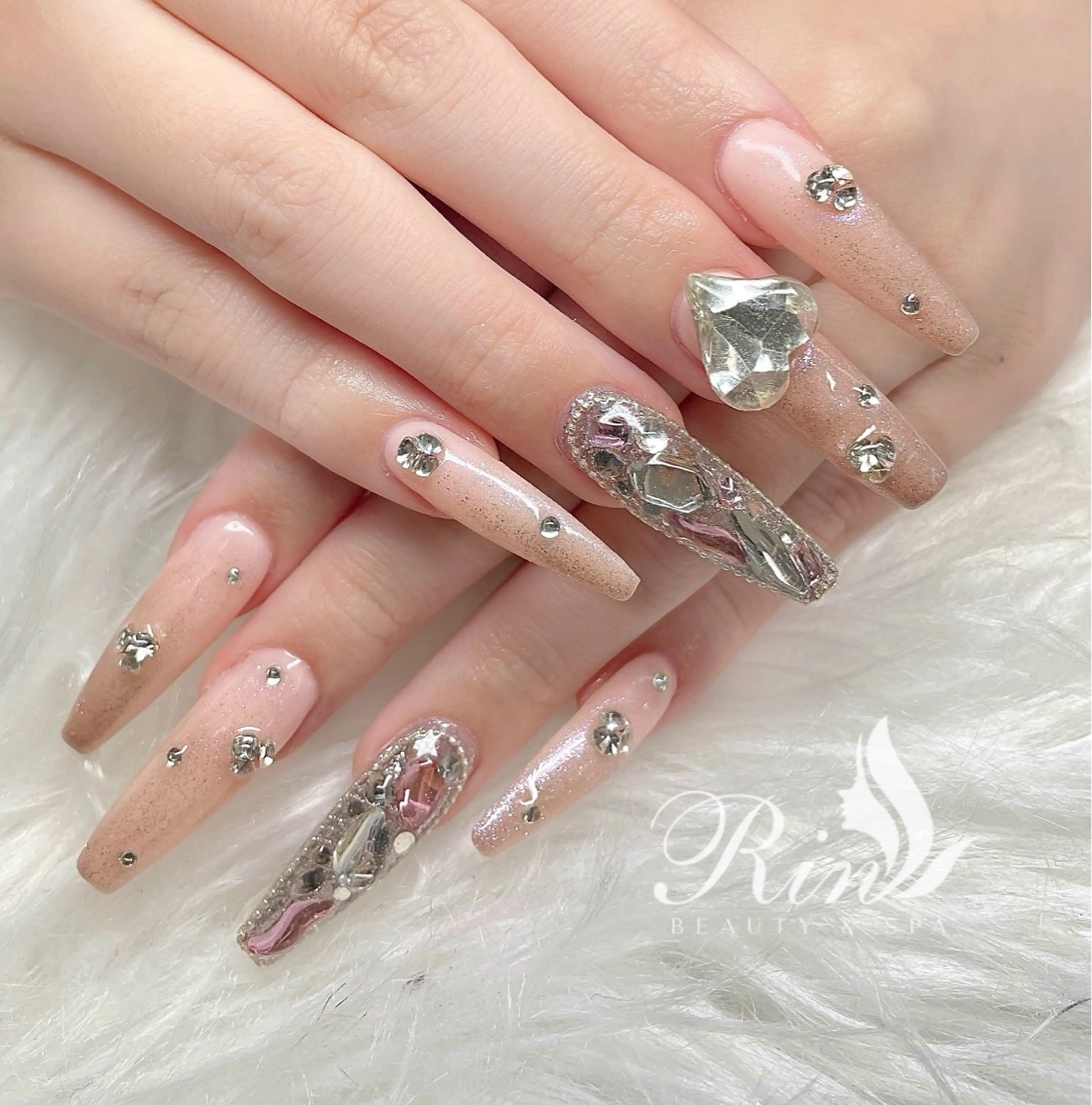 ネイル アートネイル 長さ出し ガーリー 韓国ネイル 持ち込み Rin Nail 新大久保店のネイルデザイン