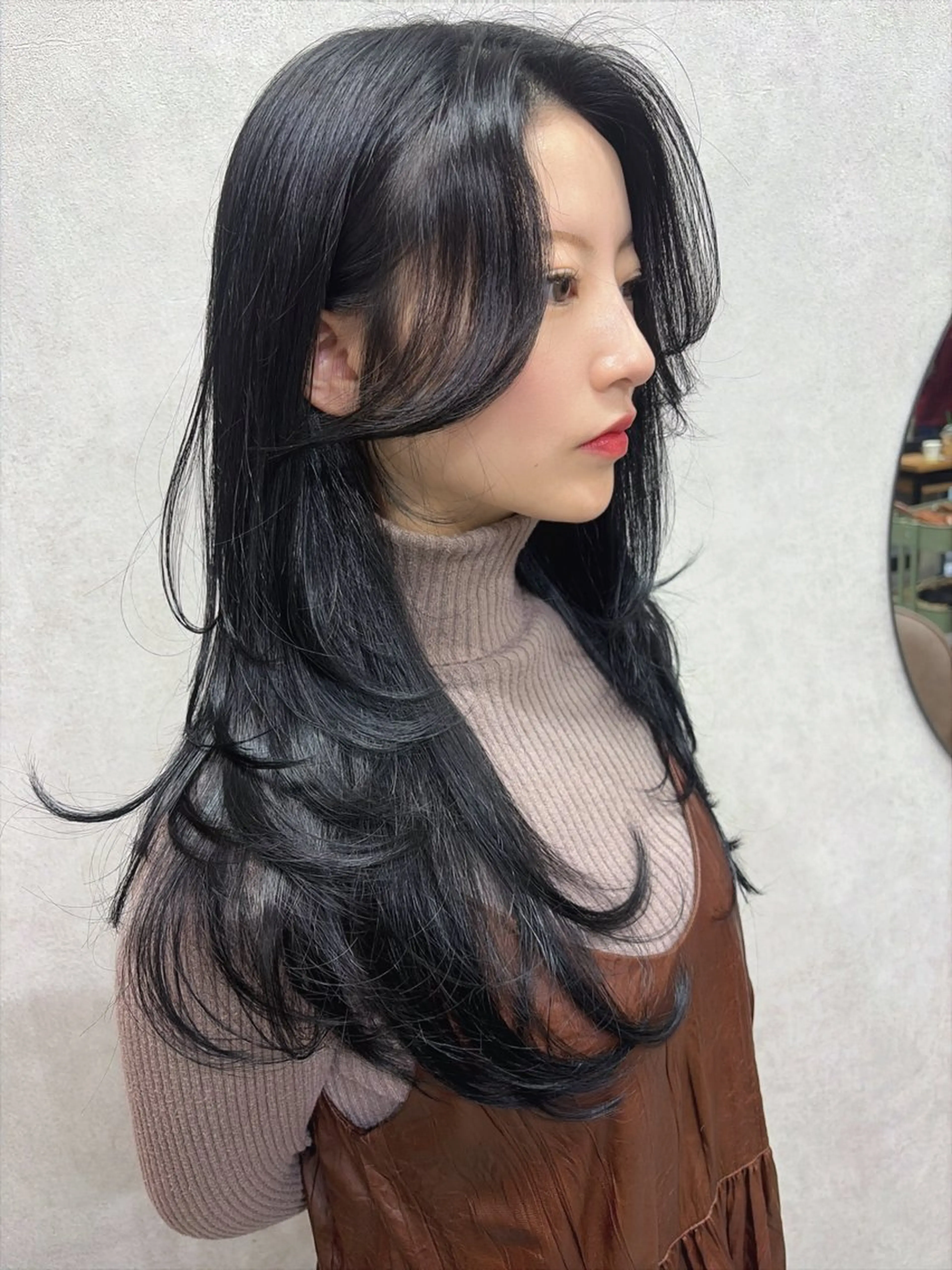 ロング カット ヘアカラー トリートメント maya レイヤーカットのヘアスタイル