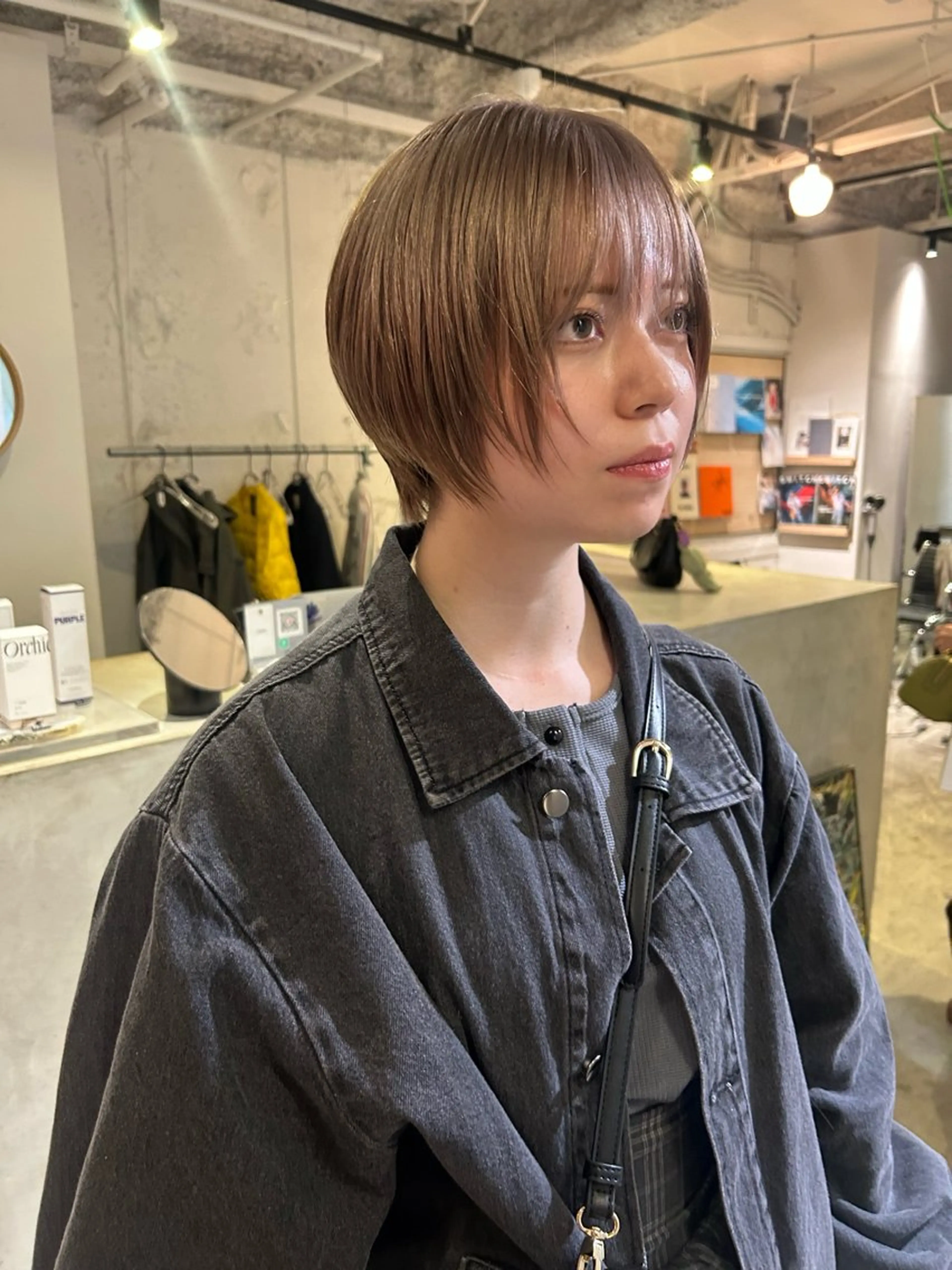 ショート カラー ベージュカラー ブリーチ ショートヘア カット ヘアカラー トリートメント Loom.所属・村上雅人 ナチュラルモードのヘアスタイル