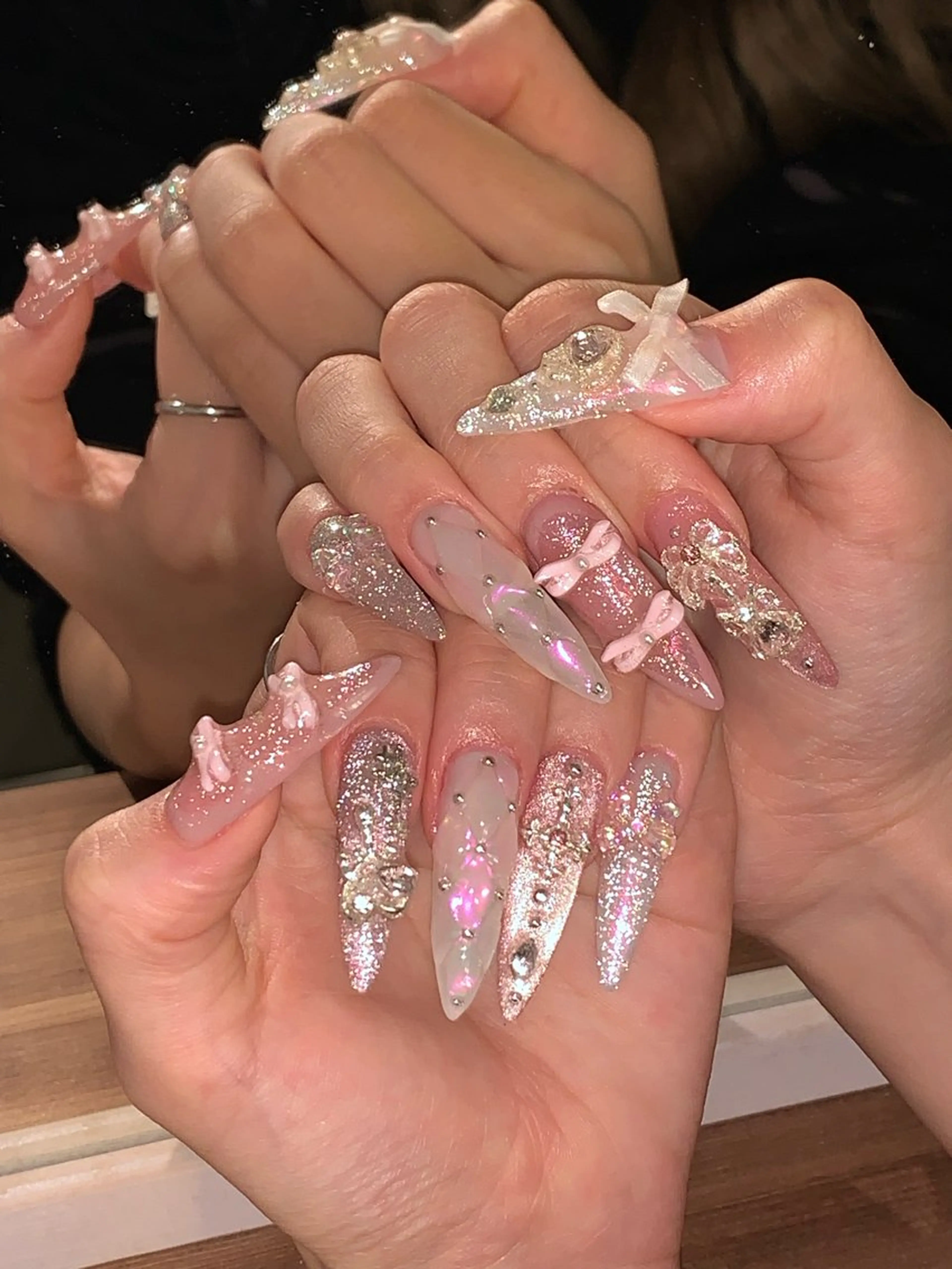 ネイル ハンドネイル NES NAIL所属・さゆり￤推しキャラ ￤ロングネイル🩷のネイルデザイン