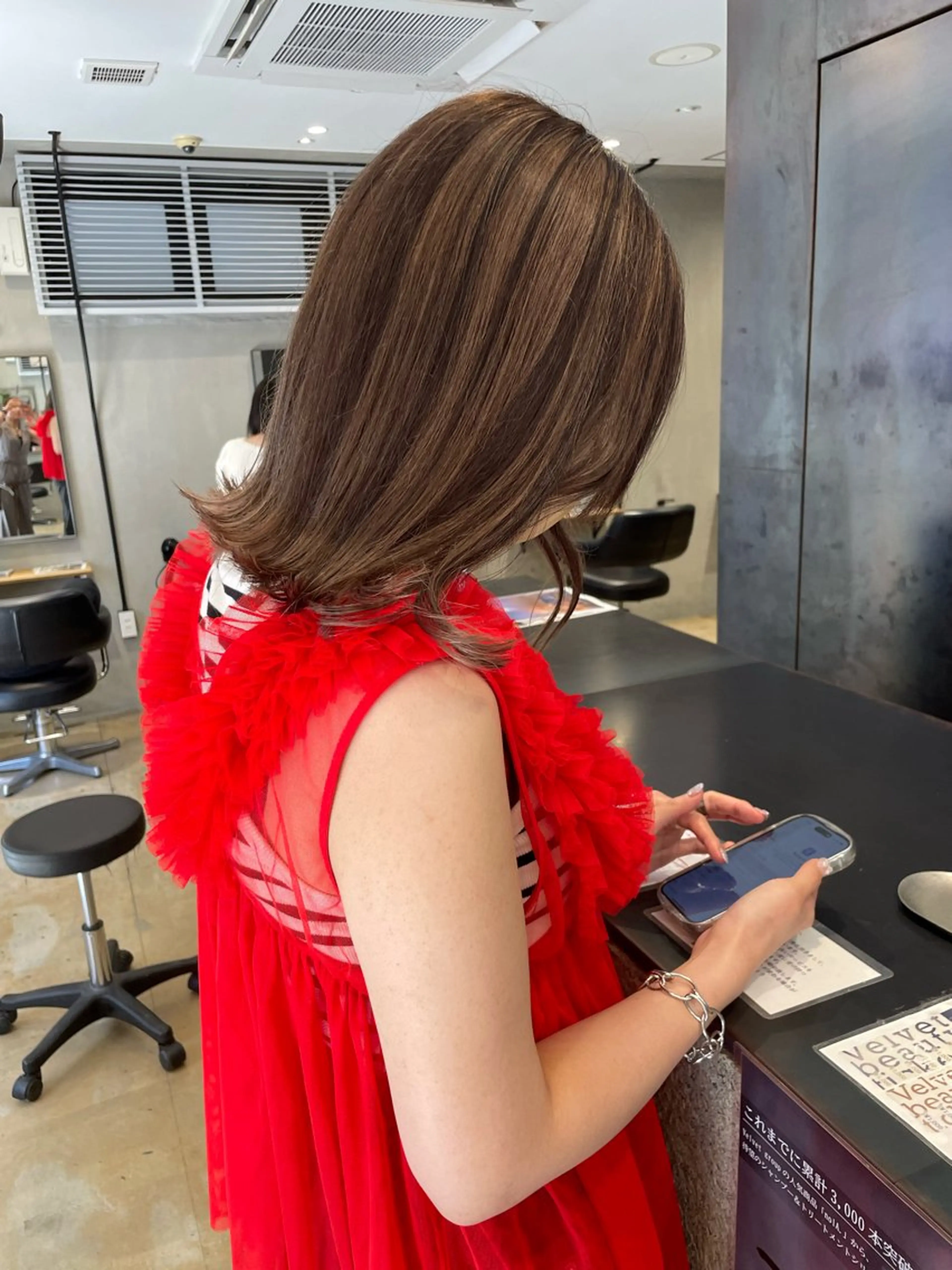 ミディアム カラー デザインカラー 博多/ブリーチ/レイ ヤーカット/莉子のヘアスタイル