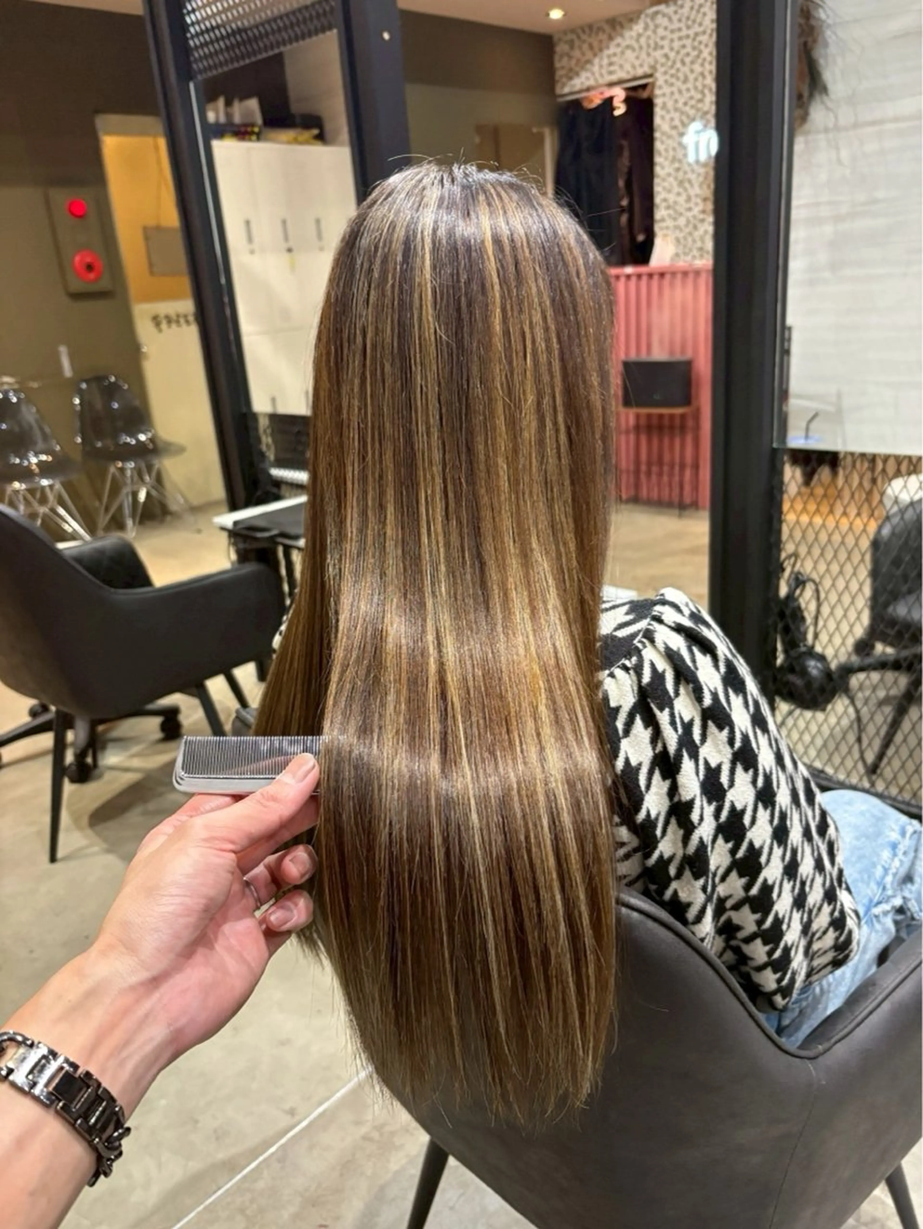 ロング カラー YURA hairのヘアスタイル