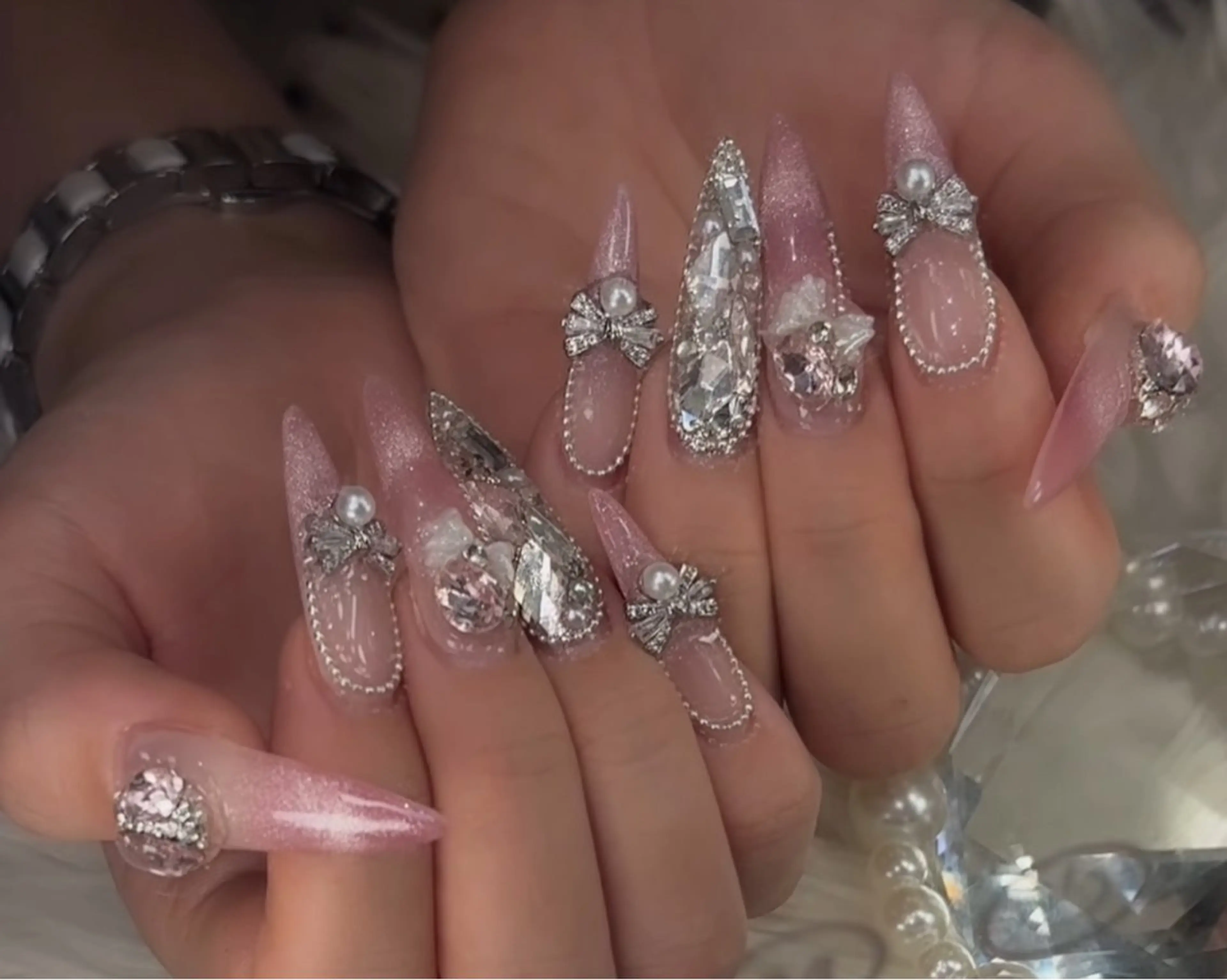 ネイル オーロラネイル フレンチネイル ジェルネイル ハロウィン キラキラネイル ハンドネイル H.baby Nail Salonのネイルデザイン