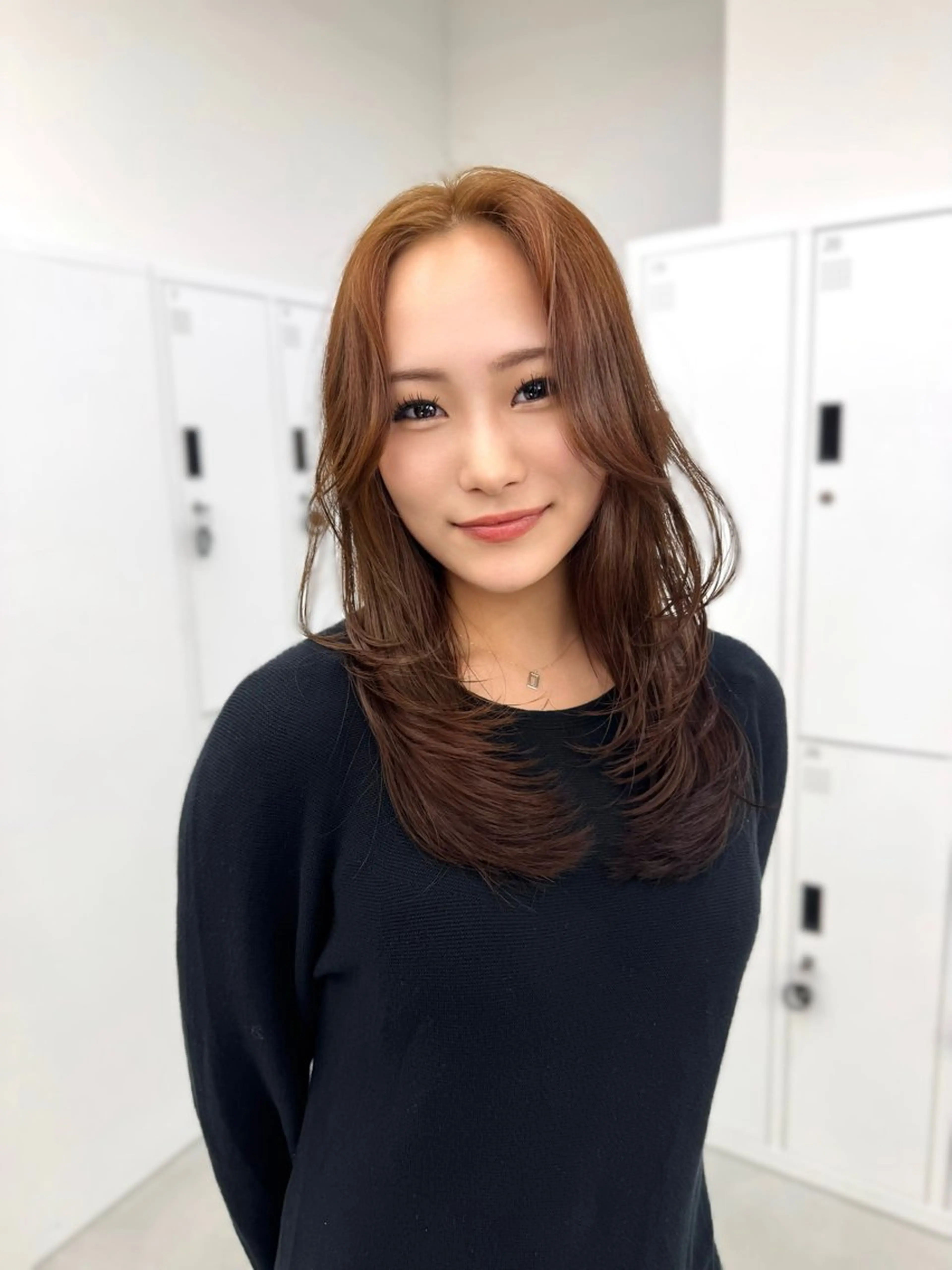 セミロング レイヤーカット 似合わせカットが 得意な美容師のヘアスタイル