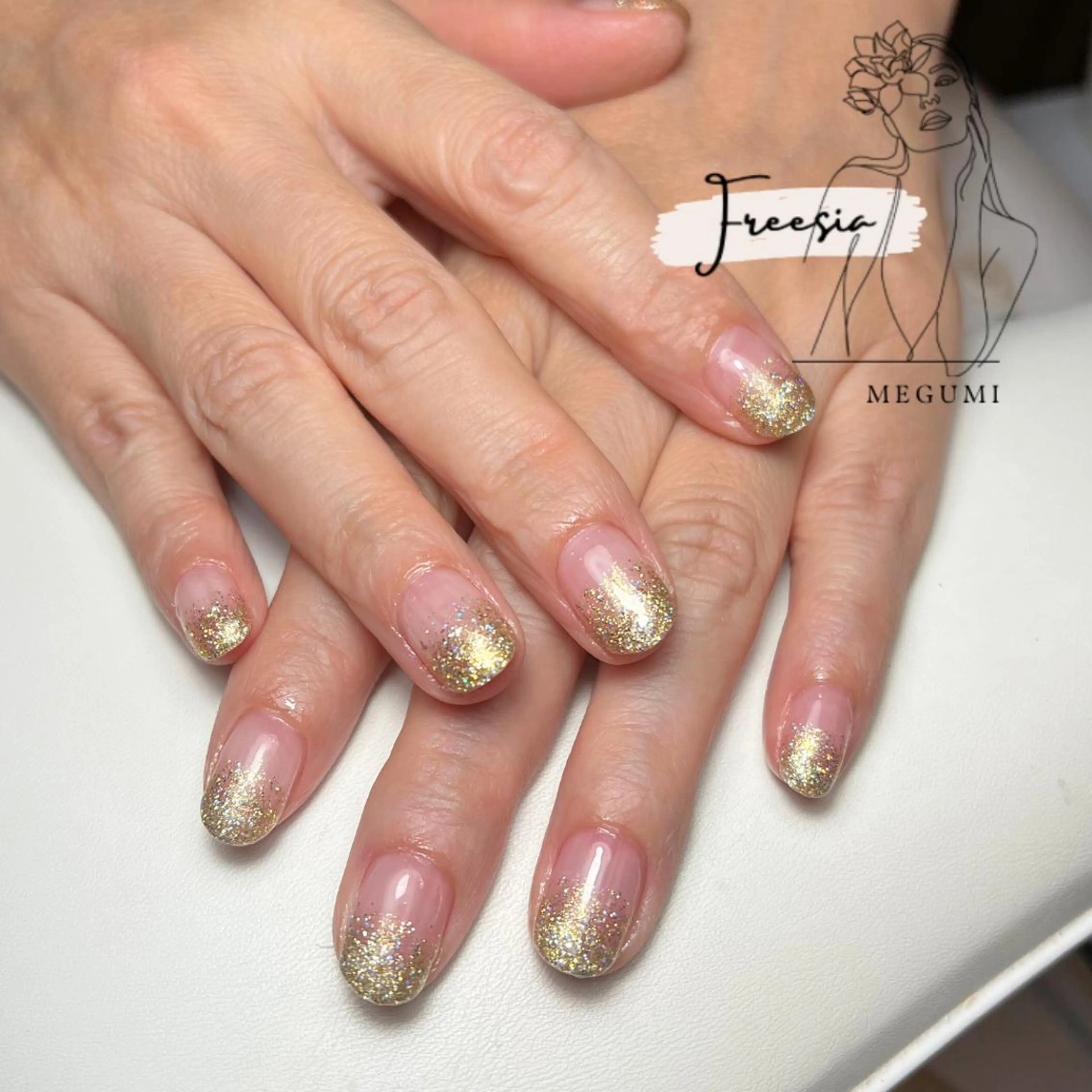 ネイル ラメ(グリッター) ラメグラデーション ハンドネイル ハンドケア 当日予約も歓迎⭕️ Megumiのネイルデザイン